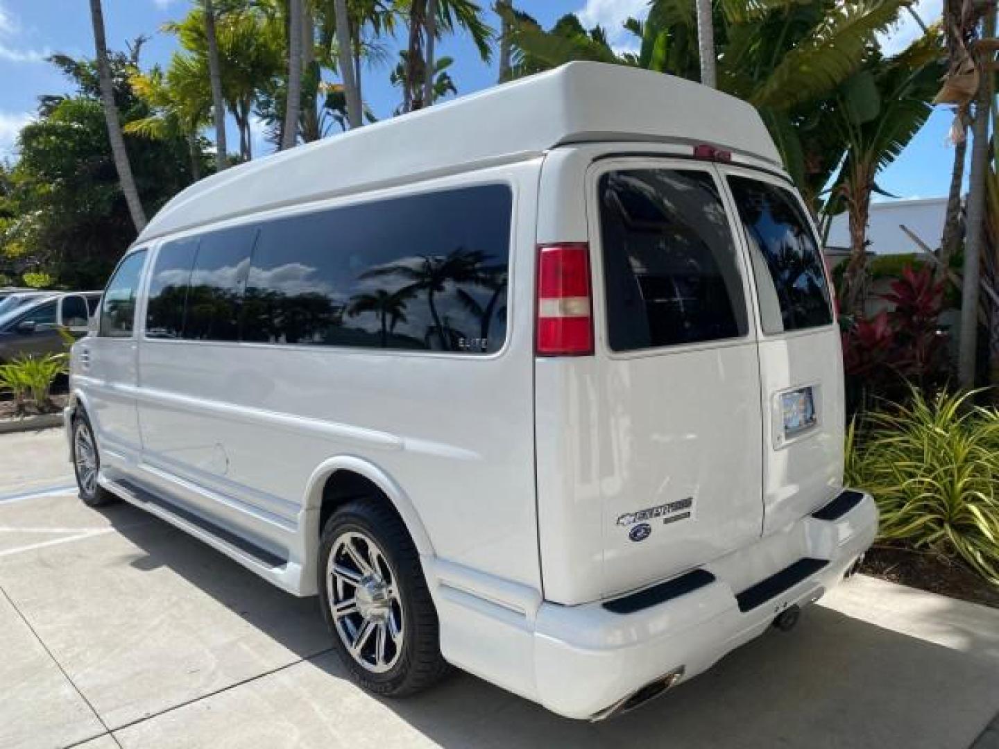 2012 Summit White /Neutral Chevrolet Express EXTENDED HIGH TOP CONVERSION 1 OWNER LOW MILES 36,054 (1GBWGLCG9C1) with an 6.0L Vortec 1000 V8 SFI Flex-Fuel Engine engine, Automatic transmission, located at 4701 North Dixie Hwy, Pompano Beach, FL, 33064, (954) 422-2889, 26.240938, -80.123474 - OUR WEBPAGE FLORIDACARS1.COM HAS OVER 100 PHOTOS AND FREE CARFAX LINK 2012 Chevrolet Express EXTENDED HIGH TOP CONVERSION VAN 1 OWNER Van 6.0L V8 F OHV 16V Flex Fuel 15 MPG Rear Wheel Drive Features ABS Brakes Air Conditioning Alloy Wheels AM/FM Stereo Automatic Transmission Auxiliary Audio Input Bl- Photo#33