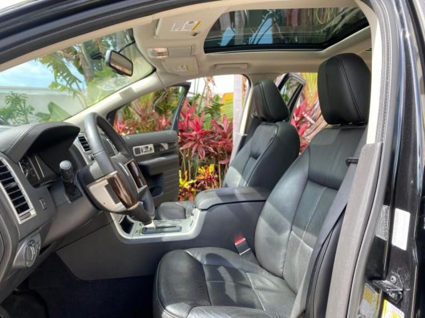 2010 Tuxedo Black Metallic /Charcoal Black Lincoln MKX 1 OWNER LOW MILES 27,203 SUNROOF NAV (2LMDJ6JC7AB) with an 3.5L DOHC 24-Valve V6 Duratec Engine engine, Automatic transmission, located at 4701 North Dixie Hwy, Pompano Beach, FL, 33064, (954) 422-2889, 26.240938, -80.123474 - OUR WEBPAGE FLORIDACARS1.COM HAS OVER 100 PHOTOS AND FREE CARFAX LINK 2010 Lincoln MKX 1 OWNER 4 Door Wagon/Sport Utility 3.5L V6 F DOHC 24V Gasoline 25 MPG Front Wheel Drive Features A/C Seat(s) ABS Brakes Air Conditioning Alloy Wheels AM/FM Stereo Automatic Transmission Auxiliary Audio Input Bluet - Photo#10