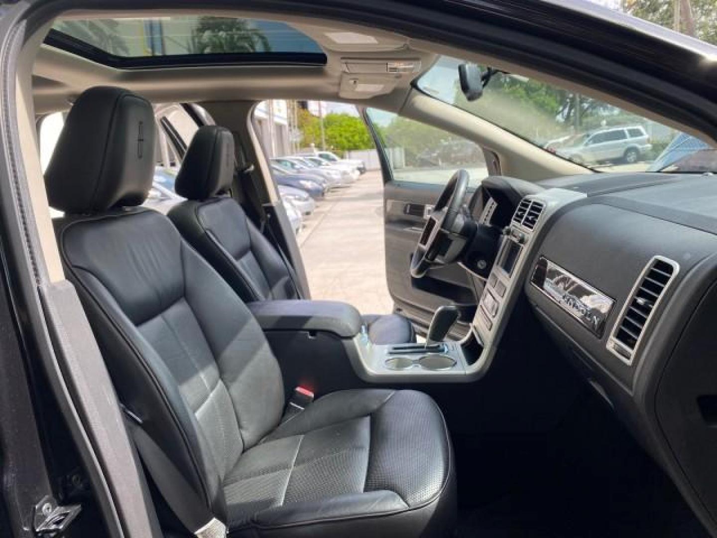 2010 Tuxedo Black Metallic /Charcoal Black Lincoln MKX 1 OWNER LOW MILES 27,203 SUNROOF NAV (2LMDJ6JC7AB) with an 3.5L DOHC 24-Valve V6 Duratec Engine engine, Automatic transmission, located at 4701 North Dixie Hwy, Pompano Beach, FL, 33064, (954) 422-2889, 26.240938, -80.123474 - OUR WEBPAGE FLORIDACARS1.COM HAS OVER 100 PHOTOS AND FREE CARFAX LINK 2010 Lincoln MKX 1 OWNER 4 Door Wagon/Sport Utility 3.5L V6 F DOHC 24V Gasoline 25 MPG Front Wheel Drive Features A/C Seat(s) ABS Brakes Air Conditioning Alloy Wheels AM/FM Stereo Automatic Transmission Auxiliary Audio Input Bluet - Photo#12