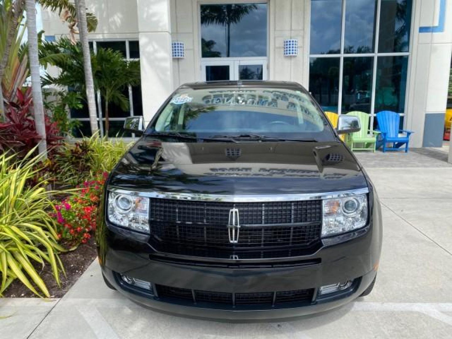 2010 Tuxedo Black Metallic /Charcoal Black Lincoln MKX 1 OWNER LOW MILES 27,203 SUNROOF NAV (2LMDJ6JC7AB) with an 3.5L DOHC 24-Valve V6 Duratec Engine engine, Automatic transmission, located at 4701 North Dixie Hwy, Pompano Beach, FL, 33064, (954) 422-2889, 26.240938, -80.123474 - OUR WEBPAGE FLORIDACARS1.COM HAS OVER 100 PHOTOS AND FREE CARFAX LINK 2010 Lincoln MKX 1 OWNER 4 Door Wagon/Sport Utility 3.5L V6 F DOHC 24V Gasoline 25 MPG Front Wheel Drive Features A/C Seat(s) ABS Brakes Air Conditioning Alloy Wheels AM/FM Stereo Automatic Transmission Auxiliary Audio Input Bluet - Photo#27