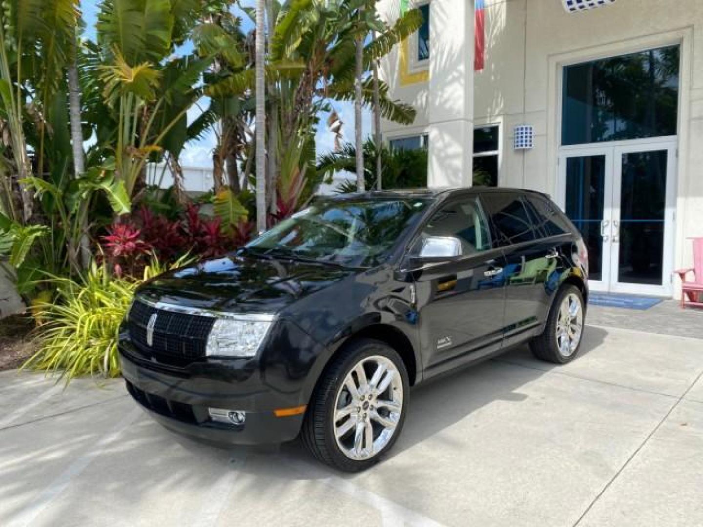 2010 Tuxedo Black Metallic /Charcoal Black Lincoln MKX 1 OWNER LOW MILES 27,203 SUNROOF NAV (2LMDJ6JC7AB) with an 3.5L DOHC 24-Valve V6 Duratec Engine engine, Automatic transmission, located at 4701 North Dixie Hwy, Pompano Beach, FL, 33064, (954) 422-2889, 26.240938, -80.123474 - OUR WEBPAGE FLORIDACARS1.COM HAS OVER 100 PHOTOS AND FREE CARFAX LINK 2010 Lincoln MKX 1 OWNER 4 Door Wagon/Sport Utility 3.5L V6 F DOHC 24V Gasoline 25 MPG Front Wheel Drive Features A/C Seat(s) ABS Brakes Air Conditioning Alloy Wheels AM/FM Stereo Automatic Transmission Auxiliary Audio Input Bluet - Photo#28