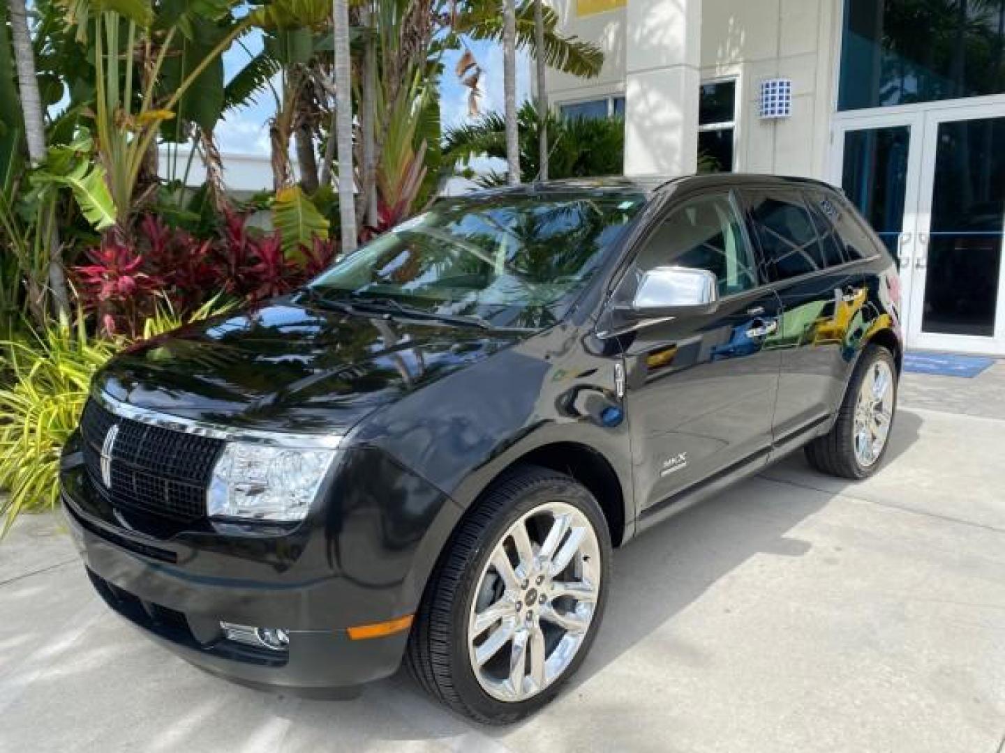 2010 Tuxedo Black Metallic /Charcoal Black Lincoln MKX 1 OWNER LOW MILES 27,203 SUNROOF NAV (2LMDJ6JC7AB) with an 3.5L DOHC 24-Valve V6 Duratec Engine engine, Automatic transmission, located at 4701 North Dixie Hwy, Pompano Beach, FL, 33064, (954) 422-2889, 26.240938, -80.123474 - OUR WEBPAGE FLORIDACARS1.COM HAS OVER 100 PHOTOS AND FREE CARFAX LINK 2010 Lincoln MKX 1 OWNER 4 Door Wagon/Sport Utility 3.5L V6 F DOHC 24V Gasoline 25 MPG Front Wheel Drive Features A/C Seat(s) ABS Brakes Air Conditioning Alloy Wheels AM/FM Stereo Automatic Transmission Auxiliary Audio Input Bluet - Photo#29