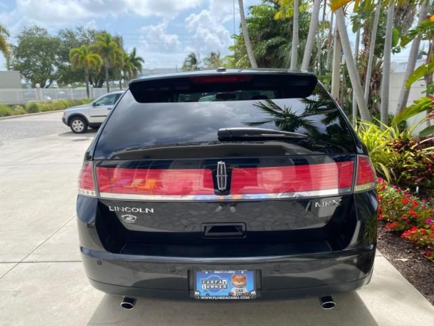 2010 Tuxedo Black Metallic /Charcoal Black Lincoln MKX 1 OWNER LOW MILES 27,203 SUNROOF NAV (2LMDJ6JC7AB) with an 3.5L DOHC 24-Valve V6 Duratec Engine engine, Automatic transmission, located at 4701 North Dixie Hwy, Pompano Beach, FL, 33064, (954) 422-2889, 26.240938, -80.123474 - OUR WEBPAGE FLORIDACARS1.COM HAS OVER 100 PHOTOS AND FREE CARFAX LINK 2010 Lincoln MKX 1 OWNER 4 Door Wagon/Sport Utility 3.5L V6 F DOHC 24V Gasoline 25 MPG Front Wheel Drive Features A/C Seat(s) ABS Brakes Air Conditioning Alloy Wheels AM/FM Stereo Automatic Transmission Auxiliary Audio Input Bluet - Photo#35