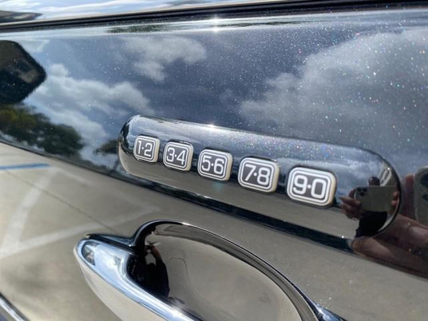 2010 Tuxedo Black Metallic /Charcoal Black Lincoln MKX 1 OWNER LOW MILES 27,203 SUNROOF NAV (2LMDJ6JC7AB) with an 3.5L DOHC 24-Valve V6 Duratec Engine engine, Automatic transmission, located at 4701 North Dixie Hwy, Pompano Beach, FL, 33064, (954) 422-2889, 26.240938, -80.123474 - OUR WEBPAGE FLORIDACARS1.COM HAS OVER 100 PHOTOS AND FREE CARFAX LINK 2010 Lincoln MKX 1 OWNER 4 Door Wagon/Sport Utility 3.5L V6 F DOHC 24V Gasoline 25 MPG Front Wheel Drive Features A/C Seat(s) ABS Brakes Air Conditioning Alloy Wheels AM/FM Stereo Automatic Transmission Auxiliary Audio Input Bluet - Photo#39