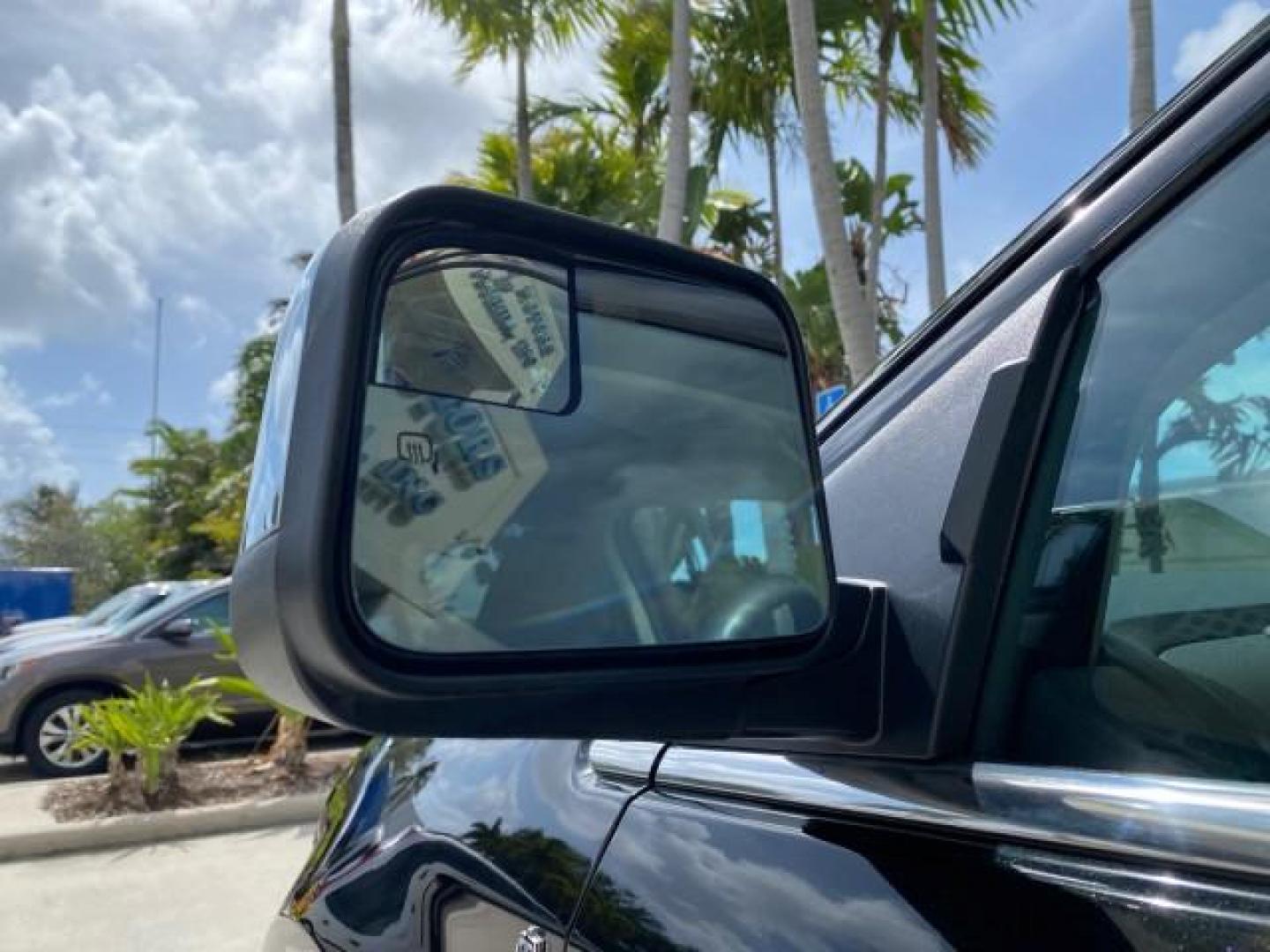 2010 Tuxedo Black Metallic /Charcoal Black Lincoln MKX 1 OWNER LOW MILES 27,203 SUNROOF NAV (2LMDJ6JC7AB) with an 3.5L DOHC 24-Valve V6 Duratec Engine engine, Automatic transmission, located at 4701 North Dixie Hwy, Pompano Beach, FL, 33064, (954) 422-2889, 26.240938, -80.123474 - OUR WEBPAGE FLORIDACARS1.COM HAS OVER 100 PHOTOS AND FREE CARFAX LINK 2010 Lincoln MKX 1 OWNER 4 Door Wagon/Sport Utility 3.5L V6 F DOHC 24V Gasoline 25 MPG Front Wheel Drive Features A/C Seat(s) ABS Brakes Air Conditioning Alloy Wheels AM/FM Stereo Automatic Transmission Auxiliary Audio Input Bluet - Photo#40