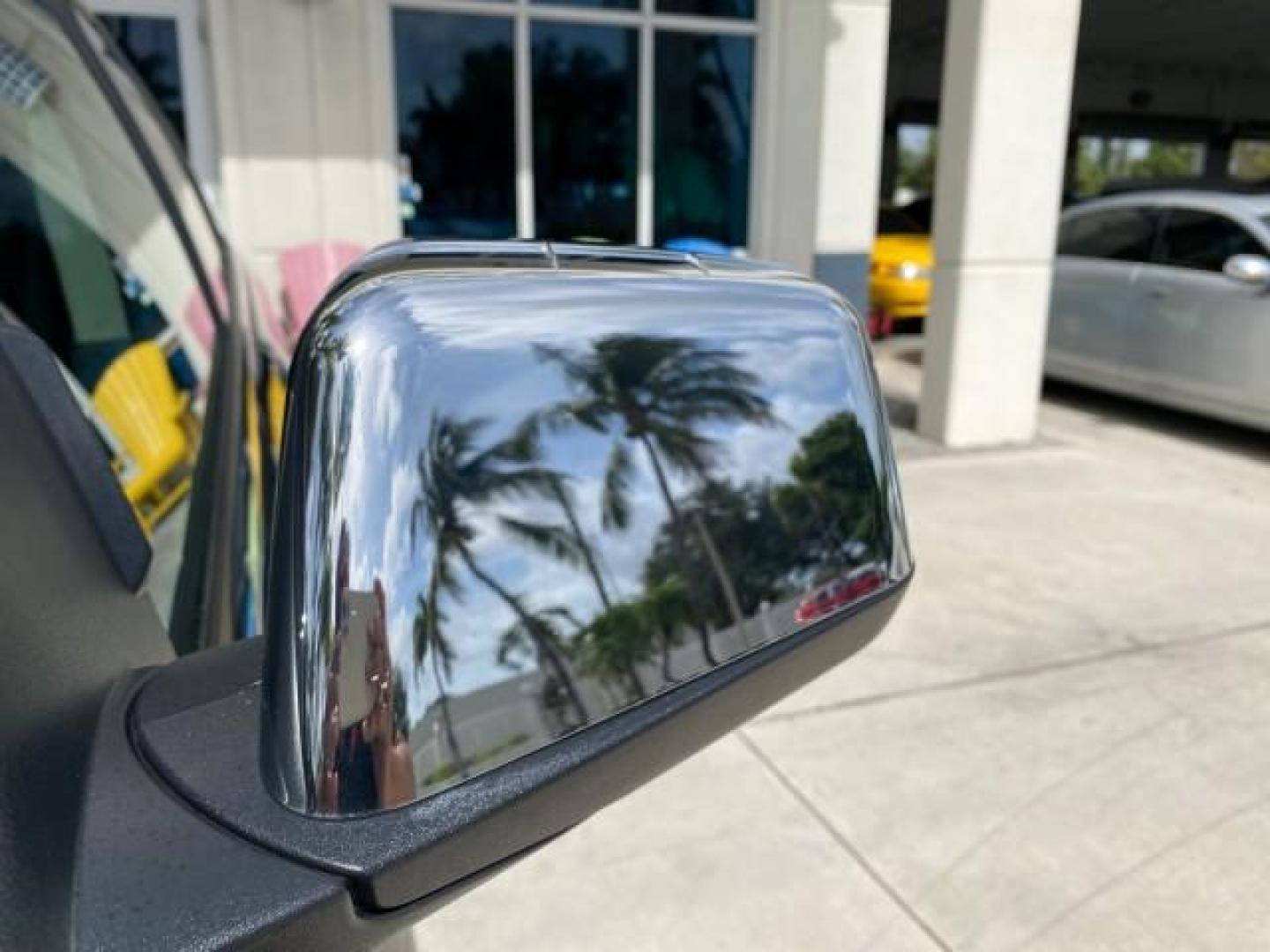 2010 Tuxedo Black Metallic /Charcoal Black Lincoln MKX 1 OWNER LOW MILES 27,203 SUNROOF NAV (2LMDJ6JC7AB) with an 3.5L DOHC 24-Valve V6 Duratec Engine engine, Automatic transmission, located at 4701 North Dixie Hwy, Pompano Beach, FL, 33064, (954) 422-2889, 26.240938, -80.123474 - OUR WEBPAGE FLORIDACARS1.COM HAS OVER 100 PHOTOS AND FREE CARFAX LINK 2010 Lincoln MKX 1 OWNER 4 Door Wagon/Sport Utility 3.5L V6 F DOHC 24V Gasoline 25 MPG Front Wheel Drive Features A/C Seat(s) ABS Brakes Air Conditioning Alloy Wheels AM/FM Stereo Automatic Transmission Auxiliary Audio Input Bluet - Photo#41