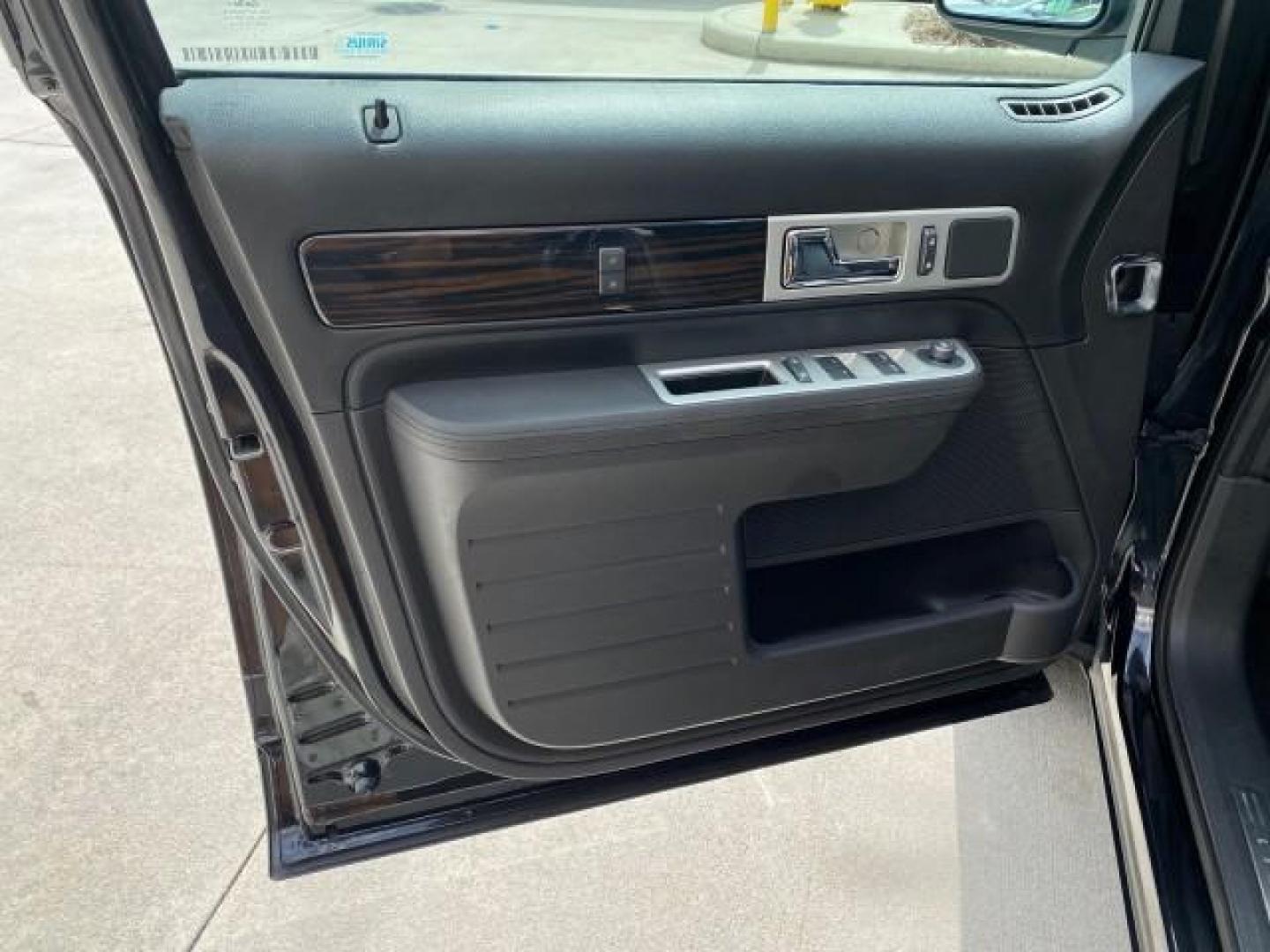 2010 Tuxedo Black Metallic /Charcoal Black Lincoln MKX 1 OWNER LOW MILES 27,203 SUNROOF NAV (2LMDJ6JC7AB) with an 3.5L DOHC 24-Valve V6 Duratec Engine engine, Automatic transmission, located at 4701 North Dixie Hwy, Pompano Beach, FL, 33064, (954) 422-2889, 26.240938, -80.123474 - OUR WEBPAGE FLORIDACARS1.COM HAS OVER 100 PHOTOS AND FREE CARFAX LINK 2010 Lincoln MKX 1 OWNER 4 Door Wagon/Sport Utility 3.5L V6 F DOHC 24V Gasoline 25 MPG Front Wheel Drive Features A/C Seat(s) ABS Brakes Air Conditioning Alloy Wheels AM/FM Stereo Automatic Transmission Auxiliary Audio Input Bluet - Photo#43