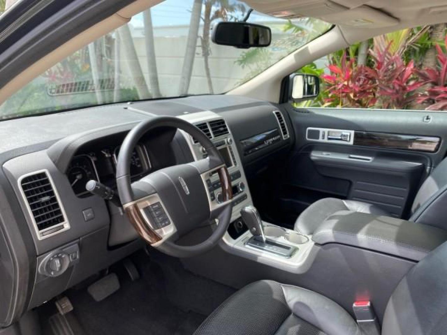 2010 Tuxedo Black Metallic /Charcoal Black Lincoln MKX 1 OWNER LOW MILES 27,203 SUNROOF NAV (2LMDJ6JC7AB) with an 3.5L DOHC 24-Valve V6 Duratec Engine engine, Automatic transmission, located at 4701 North Dixie Hwy, Pompano Beach, FL, 33064, (954) 422-2889, 26.240938, -80.123474 - OUR WEBPAGE FLORIDACARS1.COM HAS OVER 100 PHOTOS AND FREE CARFAX LINK 2010 Lincoln MKX 1 OWNER 4 Door Wagon/Sport Utility 3.5L V6 F DOHC 24V Gasoline 25 MPG Front Wheel Drive Features A/C Seat(s) ABS Brakes Air Conditioning Alloy Wheels AM/FM Stereo Automatic Transmission Auxiliary Audio Input Bluet - Photo#49
