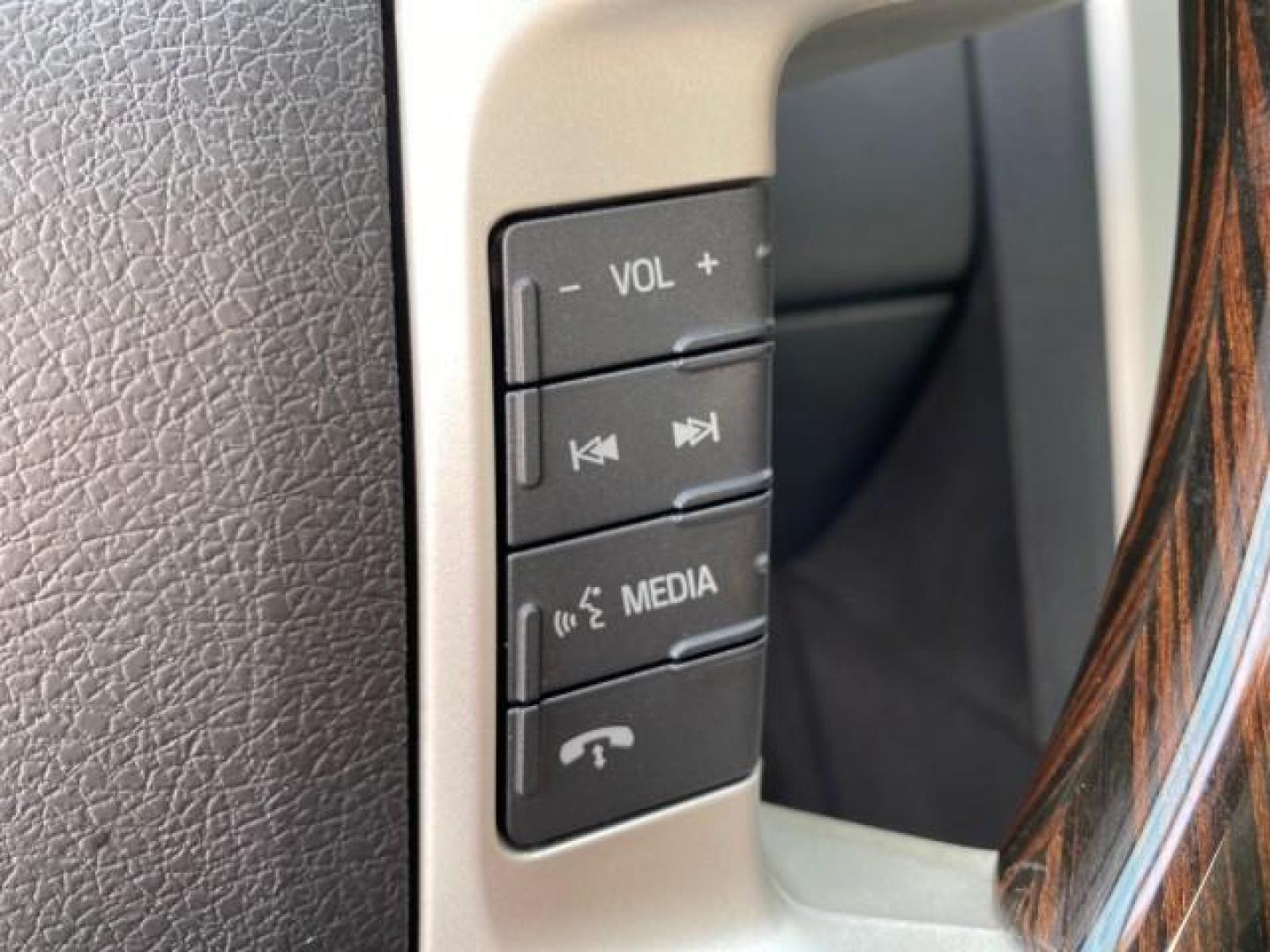 2010 Tuxedo Black Metallic /Charcoal Black Lincoln MKX 1 OWNER LOW MILES 27,203 SUNROOF NAV (2LMDJ6JC7AB) with an 3.5L DOHC 24-Valve V6 Duratec Engine engine, Automatic transmission, located at 4701 North Dixie Hwy, Pompano Beach, FL, 33064, (954) 422-2889, 26.240938, -80.123474 - OUR WEBPAGE FLORIDACARS1.COM HAS OVER 100 PHOTOS AND FREE CARFAX LINK 2010 Lincoln MKX 1 OWNER 4 Door Wagon/Sport Utility 3.5L V6 F DOHC 24V Gasoline 25 MPG Front Wheel Drive Features A/C Seat(s) ABS Brakes Air Conditioning Alloy Wheels AM/FM Stereo Automatic Transmission Auxiliary Audio Input Bluet - Photo#53
