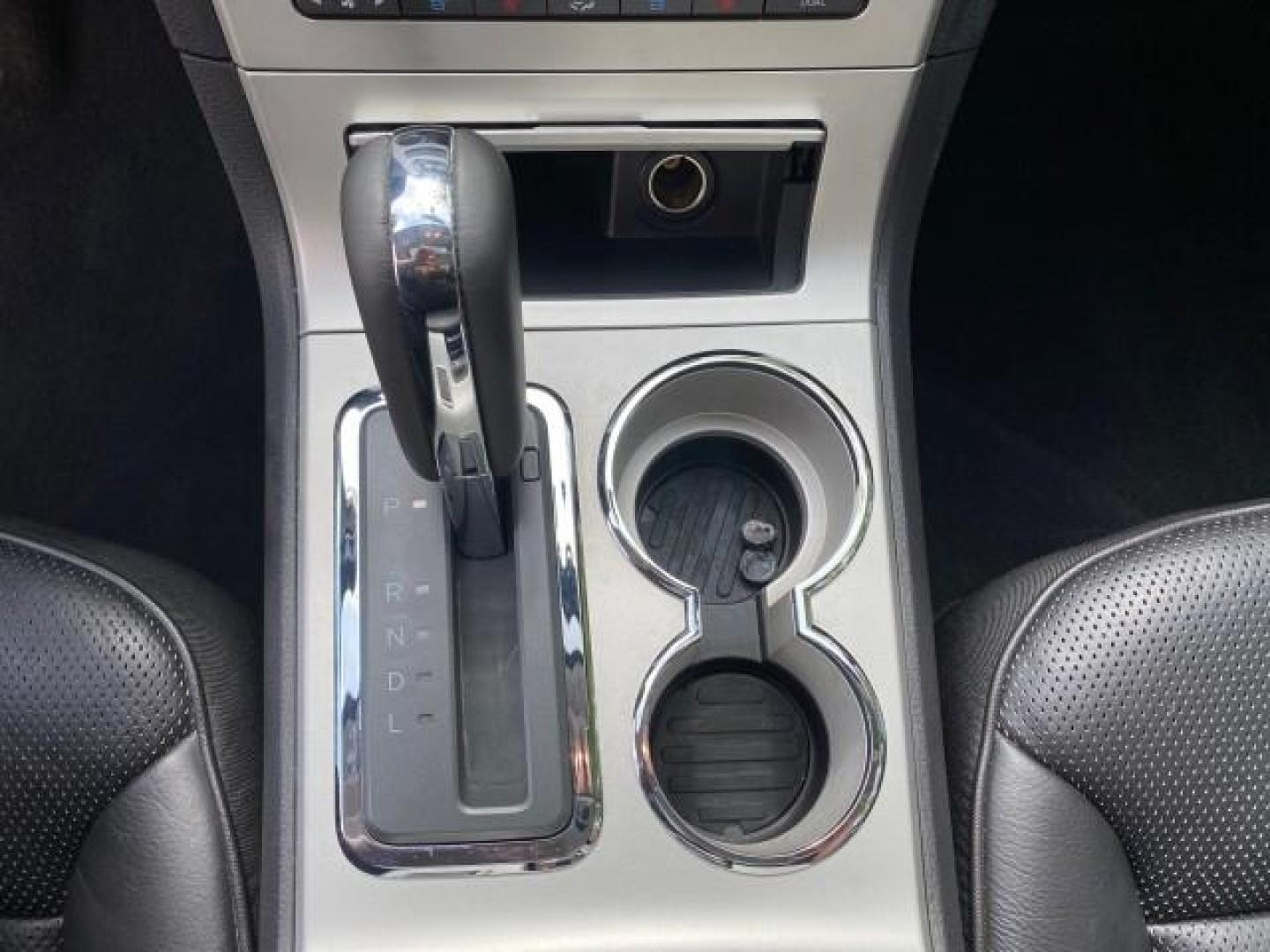 2010 Tuxedo Black Metallic /Charcoal Black Lincoln MKX 1 OWNER LOW MILES 27,203 SUNROOF NAV (2LMDJ6JC7AB) with an 3.5L DOHC 24-Valve V6 Duratec Engine engine, Automatic transmission, located at 4701 North Dixie Hwy, Pompano Beach, FL, 33064, (954) 422-2889, 26.240938, -80.123474 - OUR WEBPAGE FLORIDACARS1.COM HAS OVER 100 PHOTOS AND FREE CARFAX LINK 2010 Lincoln MKX 1 OWNER 4 Door Wagon/Sport Utility 3.5L V6 F DOHC 24V Gasoline 25 MPG Front Wheel Drive Features A/C Seat(s) ABS Brakes Air Conditioning Alloy Wheels AM/FM Stereo Automatic Transmission Auxiliary Audio Input Bluet - Photo#61