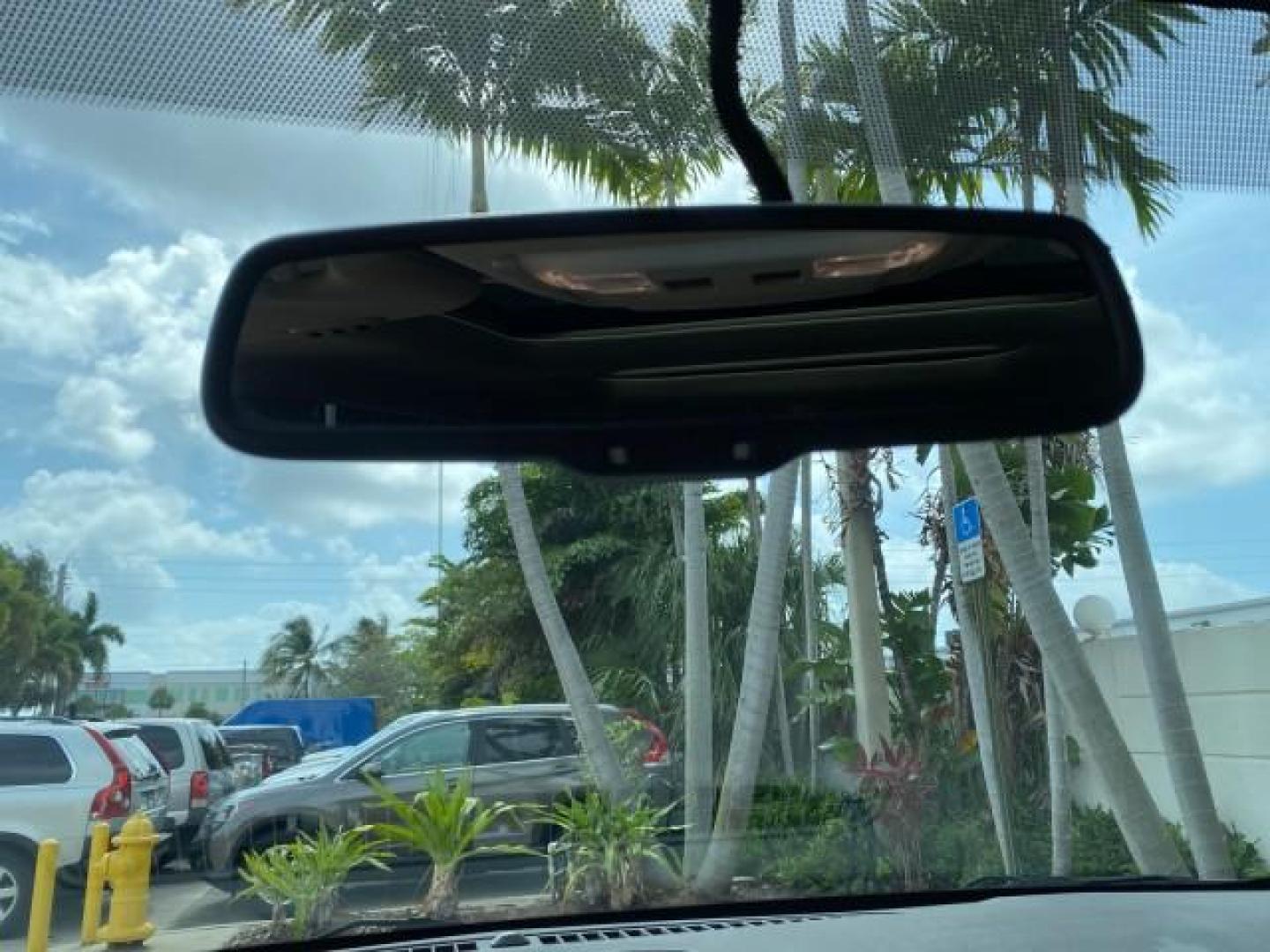 2010 Tuxedo Black Metallic /Charcoal Black Lincoln MKX 1 OWNER LOW MILES 27,203 SUNROOF NAV (2LMDJ6JC7AB) with an 3.5L DOHC 24-Valve V6 Duratec Engine engine, Automatic transmission, located at 4701 North Dixie Hwy, Pompano Beach, FL, 33064, (954) 422-2889, 26.240938, -80.123474 - OUR WEBPAGE FLORIDACARS1.COM HAS OVER 100 PHOTOS AND FREE CARFAX LINK 2010 Lincoln MKX 1 OWNER 4 Door Wagon/Sport Utility 3.5L V6 F DOHC 24V Gasoline 25 MPG Front Wheel Drive Features A/C Seat(s) ABS Brakes Air Conditioning Alloy Wheels AM/FM Stereo Automatic Transmission Auxiliary Audio Input Bluet - Photo#68