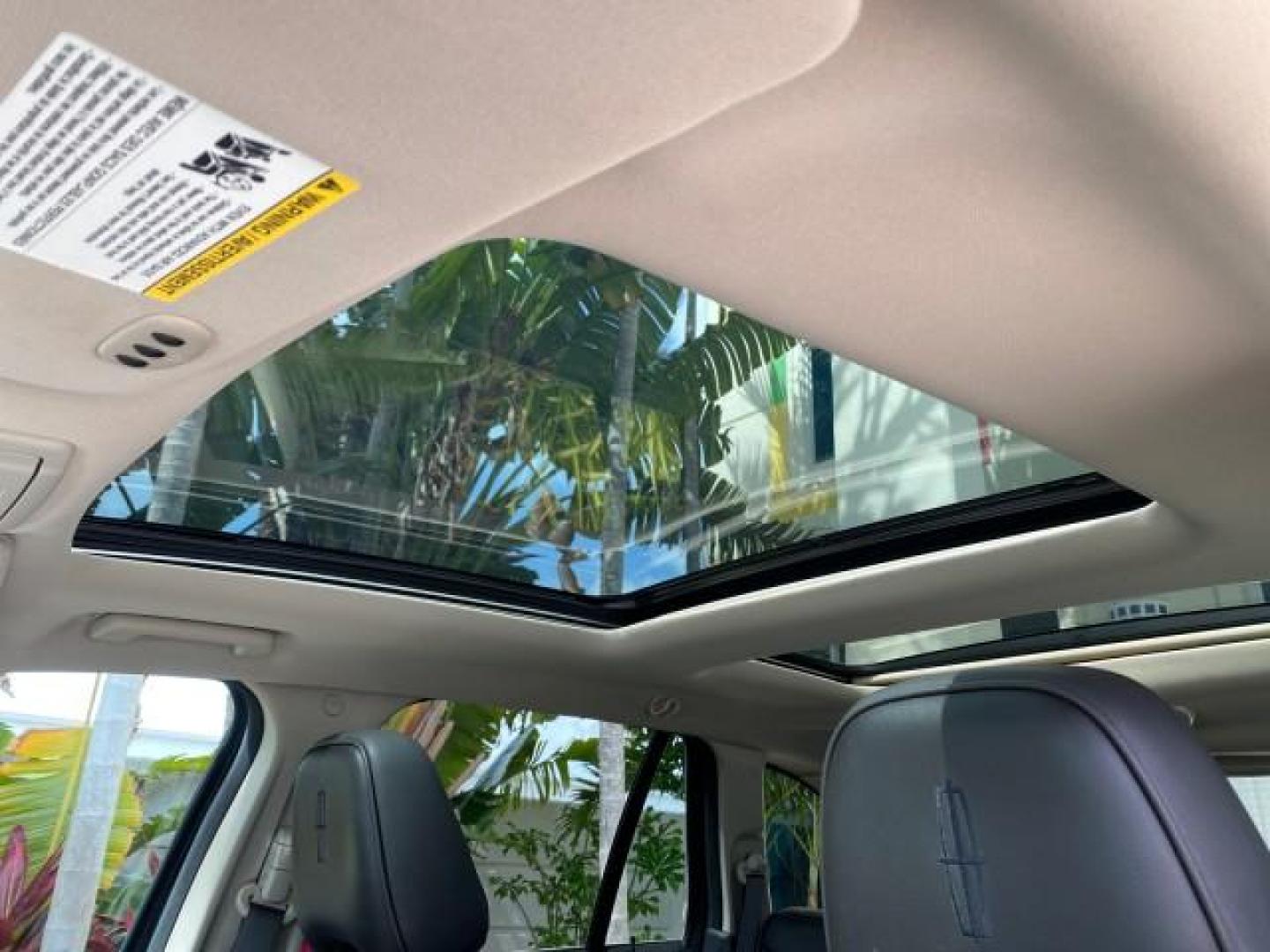 2010 Tuxedo Black Metallic /Charcoal Black Lincoln MKX 1 OWNER LOW MILES 27,203 SUNROOF NAV (2LMDJ6JC7AB) with an 3.5L DOHC 24-Valve V6 Duratec Engine engine, Automatic transmission, located at 4701 North Dixie Hwy, Pompano Beach, FL, 33064, (954) 422-2889, 26.240938, -80.123474 - OUR WEBPAGE FLORIDACARS1.COM HAS OVER 100 PHOTOS AND FREE CARFAX LINK 2010 Lincoln MKX 1 OWNER 4 Door Wagon/Sport Utility 3.5L V6 F DOHC 24V Gasoline 25 MPG Front Wheel Drive Features A/C Seat(s) ABS Brakes Air Conditioning Alloy Wheels AM/FM Stereo Automatic Transmission Auxiliary Audio Input Bluet - Photo#74