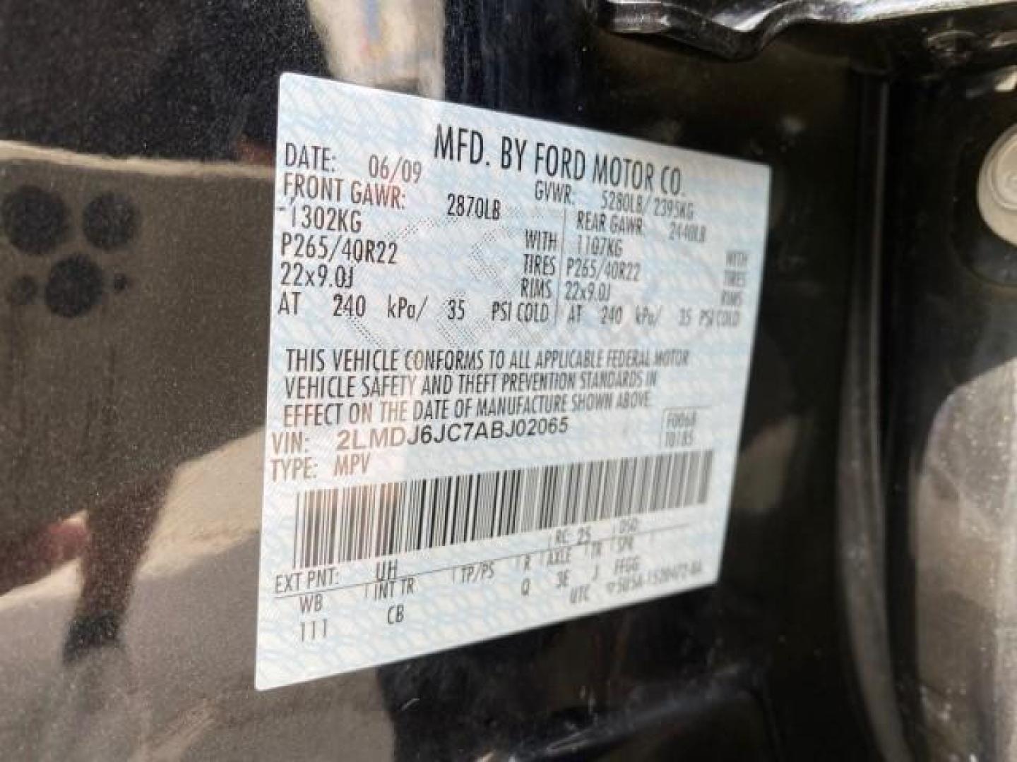 2010 Tuxedo Black Metallic /Charcoal Black Lincoln MKX 1 OWNER LOW MILES 27,203 SUNROOF NAV (2LMDJ6JC7AB) with an 3.5L DOHC 24-Valve V6 Duratec Engine engine, Automatic transmission, located at 4701 North Dixie Hwy, Pompano Beach, FL, 33064, (954) 422-2889, 26.240938, -80.123474 - OUR WEBPAGE FLORIDACARS1.COM HAS OVER 100 PHOTOS AND FREE CARFAX LINK 2010 Lincoln MKX 1 OWNER 4 Door Wagon/Sport Utility 3.5L V6 F DOHC 24V Gasoline 25 MPG Front Wheel Drive Features A/C Seat(s) ABS Brakes Air Conditioning Alloy Wheels AM/FM Stereo Automatic Transmission Auxiliary Audio Input Bluet - Photo#77