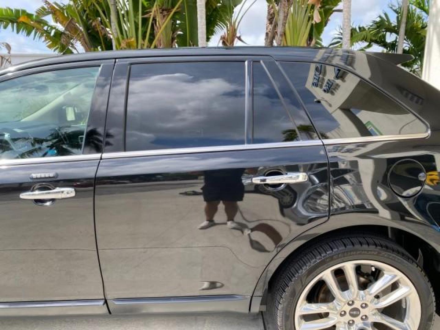 2010 Tuxedo Black Metallic /Charcoal Black Lincoln MKX 1 OWNER LOW MILES 27,203 SUNROOF NAV (2LMDJ6JC7AB) with an 3.5L DOHC 24-Valve V6 Duratec Engine engine, Automatic transmission, located at 4701 North Dixie Hwy, Pompano Beach, FL, 33064, (954) 422-2889, 26.240938, -80.123474 - OUR WEBPAGE FLORIDACARS1.COM HAS OVER 100 PHOTOS AND FREE CARFAX LINK 2010 Lincoln MKX 1 OWNER 4 Door Wagon/Sport Utility 3.5L V6 F DOHC 24V Gasoline 25 MPG Front Wheel Drive Features A/C Seat(s) ABS Brakes Air Conditioning Alloy Wheels AM/FM Stereo Automatic Transmission Auxiliary Audio Input Bluet - Photo#79