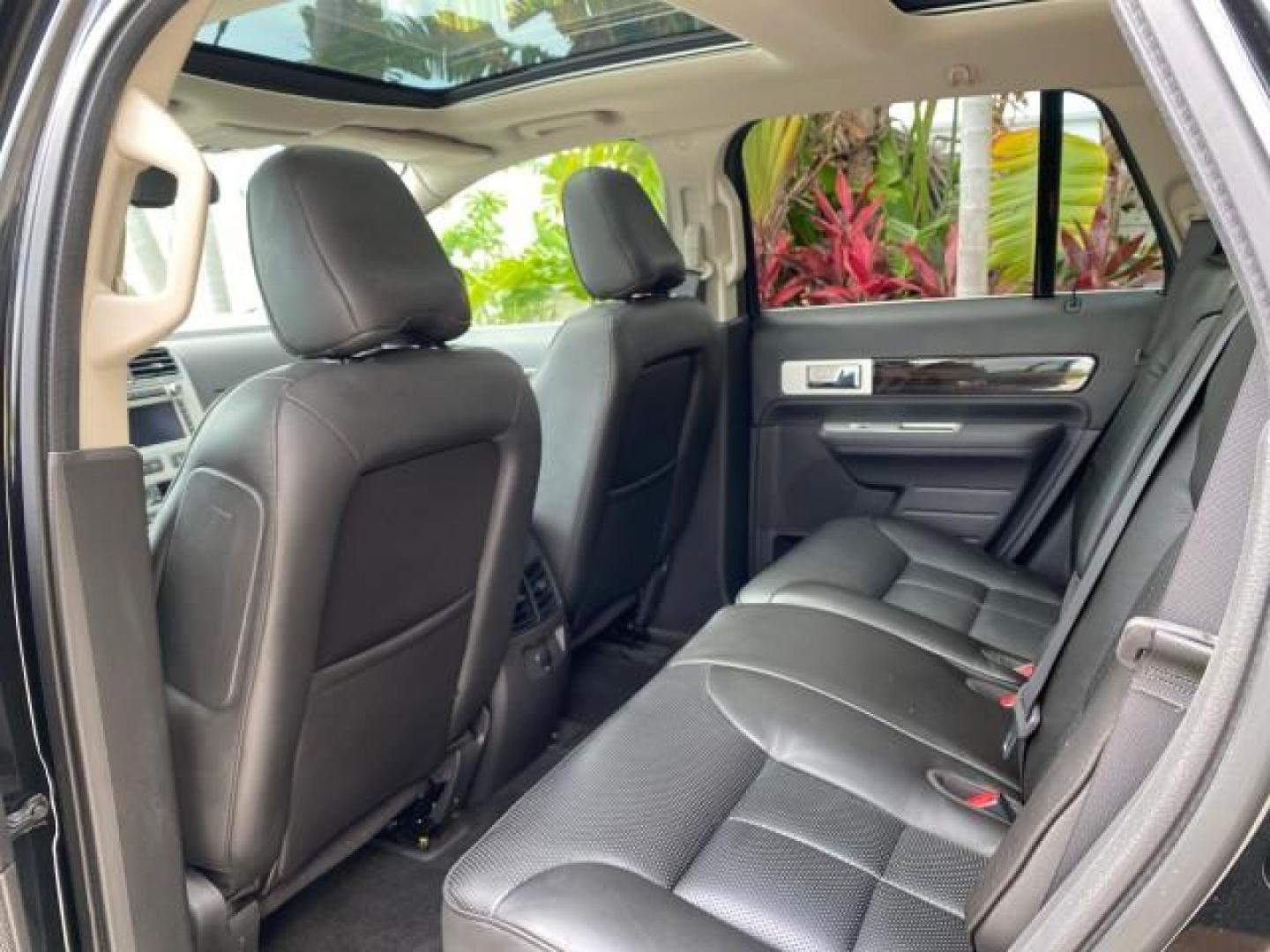 2010 Tuxedo Black Metallic /Charcoal Black Lincoln MKX 1 OWNER LOW MILES 27,203 SUNROOF NAV (2LMDJ6JC7AB) with an 3.5L DOHC 24-Valve V6 Duratec Engine engine, Automatic transmission, located at 4701 North Dixie Hwy, Pompano Beach, FL, 33064, (954) 422-2889, 26.240938, -80.123474 - OUR WEBPAGE FLORIDACARS1.COM HAS OVER 100 PHOTOS AND FREE CARFAX LINK 2010 Lincoln MKX 1 OWNER 4 Door Wagon/Sport Utility 3.5L V6 F DOHC 24V Gasoline 25 MPG Front Wheel Drive Features A/C Seat(s) ABS Brakes Air Conditioning Alloy Wheels AM/FM Stereo Automatic Transmission Auxiliary Audio Input Bluet - Photo#85