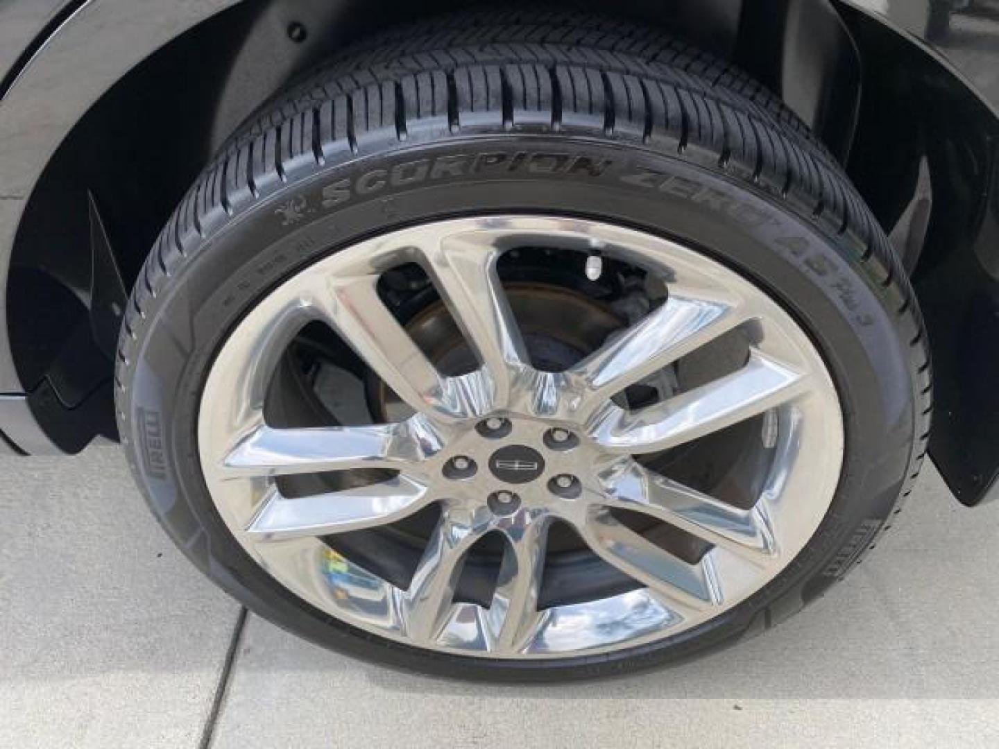 2010 Tuxedo Black Metallic /Charcoal Black Lincoln MKX 1 OWNER LOW MILES 27,203 SUNROOF NAV (2LMDJ6JC7AB) with an 3.5L DOHC 24-Valve V6 Duratec Engine engine, Automatic transmission, located at 4701 North Dixie Hwy, Pompano Beach, FL, 33064, (954) 422-2889, 26.240938, -80.123474 - OUR WEBPAGE FLORIDACARS1.COM HAS OVER 100 PHOTOS AND FREE CARFAX LINK 2010 Lincoln MKX 1 OWNER 4 Door Wagon/Sport Utility 3.5L V6 F DOHC 24V Gasoline 25 MPG Front Wheel Drive Features A/C Seat(s) ABS Brakes Air Conditioning Alloy Wheels AM/FM Stereo Automatic Transmission Auxiliary Audio Input Bluet - Photo#92