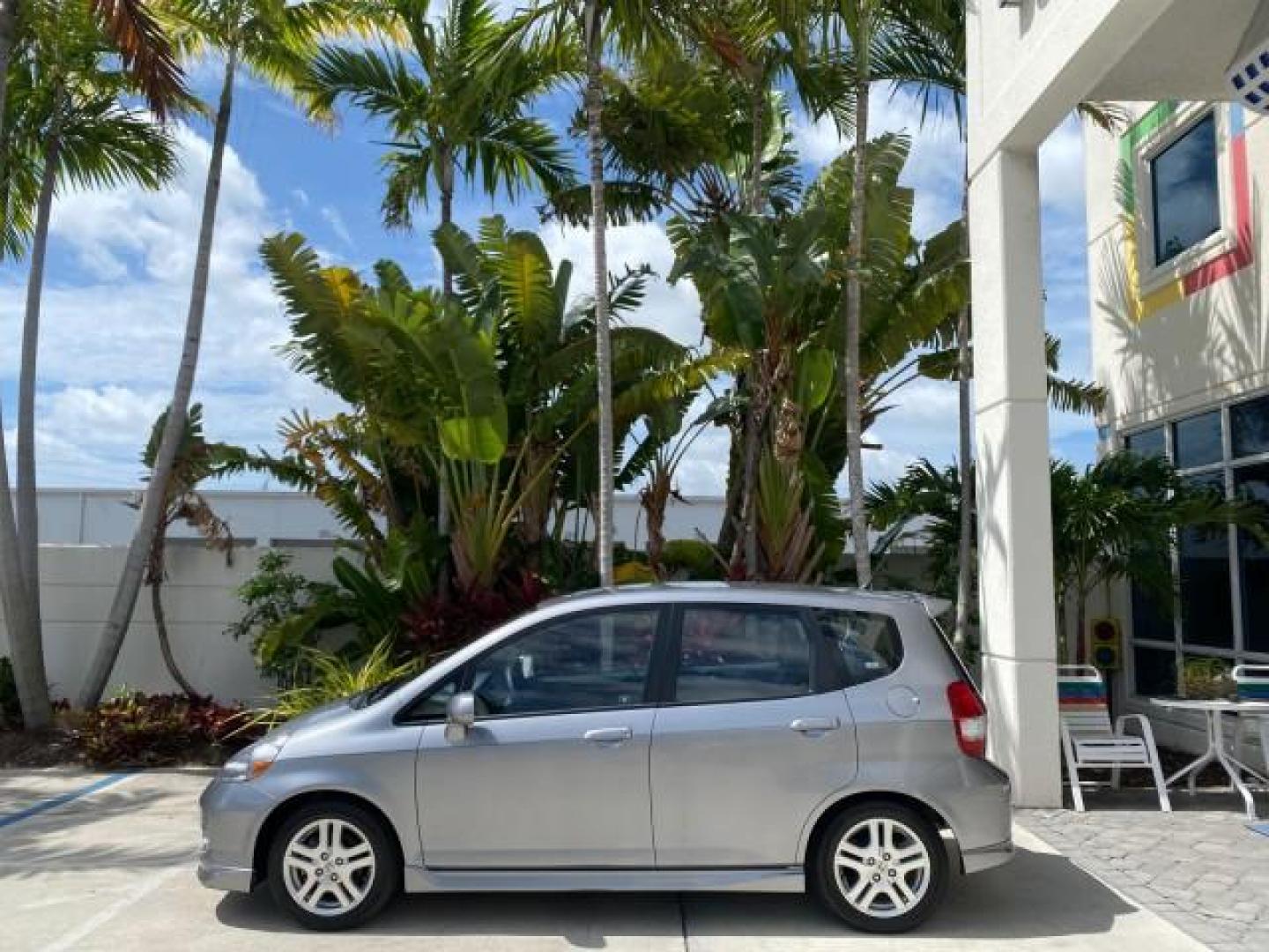 2007 Storm Silver Metallic /Black Honda Fit FIT Sport 1 OWNER LOW MILES 22,306 (JHMGD38607S) with an 1.5L SOHC PGM-FI 16-Valve VTEC I4 Engine engine, Automatic transmission, located at 4701 North Dixie Hwy, Pompano Beach, FL, 33064, (954) 422-2889, 26.240938, -80.123474 - OUR WEBPAGE FLORIDACARS1.COM HAS OVER 100 PHOTOS AND FREE CARFAX LINK 2007 Honda Fit Sport 1 OWNER Hatchback 4 DR 1.5L I4 F SOHC Gasoline 37 MPG Front Wheel Drive Features ABS Brakes Air Conditioning Alloy Wheels AM/FM Stereo Automatic Transmission Auxiliary Audio Input CD Audio Cloth Seats Cruise C- Photo#4