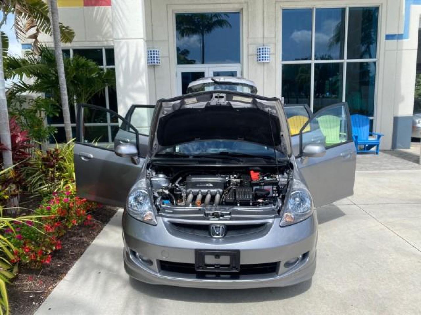 2007 Storm Silver Metallic /Black Honda Fit FIT Sport 1 OWNER LOW MILES 22,306 (JHMGD38607S) with an 1.5L SOHC PGM-FI 16-Valve VTEC I4 Engine engine, Automatic transmission, located at 4701 North Dixie Hwy, Pompano Beach, FL, 33064, (954) 422-2889, 26.240938, -80.123474 - OUR WEBPAGE FLORIDACARS1.COM HAS OVER 100 PHOTOS AND FREE CARFAX LINK 2007 Honda Fit Sport 1 OWNER Hatchback 4 DR 1.5L I4 F SOHC Gasoline 37 MPG Front Wheel Drive Features ABS Brakes Air Conditioning Alloy Wheels AM/FM Stereo Automatic Transmission Auxiliary Audio Input CD Audio Cloth Seats Cruise C- Photo#16
