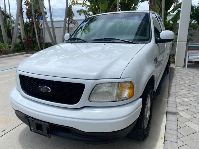 2003 Oxford White /Medium Graphite Ford F-150 XLT SPORT LOW MILES 70,700 1 OWNER (2FTRX17L63C) with an 5.4L 8-Cyl Engine engine, Automatic transmission, located at 4701 North Dixie Hwy, Pompano Beach, FL, 33064, (954) 422-2889, 26.240938, -80.123474 - OUR WEBPAGE FLORIDACARS1.COM HAS OVER 100 PHOTOS AND FREE CARFAX LINK 2003 Ford F-150 XLT 4 Door Extended Cab Pickup 5.4L V8 F SOHC 16V Gasoline 20 MPG Rear Wheel Drive Features ABS Brakes Air Conditioning Alloy Wheels AM/FM Stereo Automatic Transmission Auxiliary Audio Input Bluetooth Technology CD - Photo#3