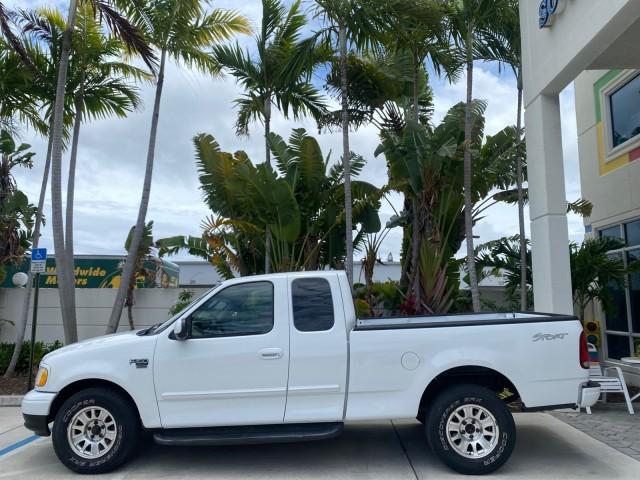 2003 Oxford White /Medium Graphite Ford F-150 XLT SPORT LOW MILES 70,700 1 OWNER (2FTRX17L63C) with an 5.4L 8-Cyl Engine engine, Automatic transmission, located at 4701 North Dixie Hwy, Pompano Beach, FL, 33064, (954) 422-2889, 26.240938, -80.123474 - OUR WEBPAGE FLORIDACARS1.COM HAS OVER 100 PHOTOS AND FREE CARFAX LINK 2003 Ford F-150 XLT 4 Door Extended Cab Pickup 5.4L V8 F SOHC 16V Gasoline 20 MPG Rear Wheel Drive Features ABS Brakes Air Conditioning Alloy Wheels AM/FM Stereo Automatic Transmission Auxiliary Audio Input Bluetooth Technology CD - Photo#4