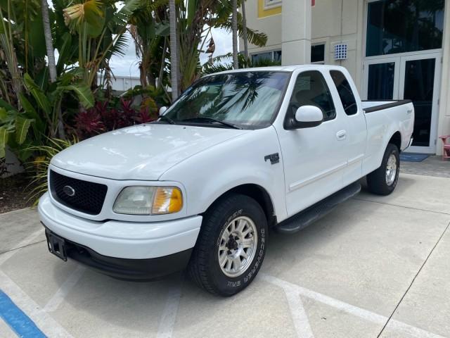 2003 Oxford White /Medium Graphite Ford F-150 XLT SPORT LOW MILES 70,700 1 OWNER (2FTRX17L63C) with an 5.4L 8-Cyl Engine engine, Automatic transmission, located at 4701 North Dixie Hwy, Pompano Beach, FL, 33064, (954) 422-2889, 26.240938, -80.123474 - OUR WEBPAGE FLORIDACARS1.COM HAS OVER 100 PHOTOS AND FREE CARFAX LINK 2003 Ford F-150 XLT 4 Door Extended Cab Pickup 5.4L V8 F SOHC 16V Gasoline 20 MPG Rear Wheel Drive Features ABS Brakes Air Conditioning Alloy Wheels AM/FM Stereo Automatic Transmission Auxiliary Audio Input Bluetooth Technology CD - Photo#28