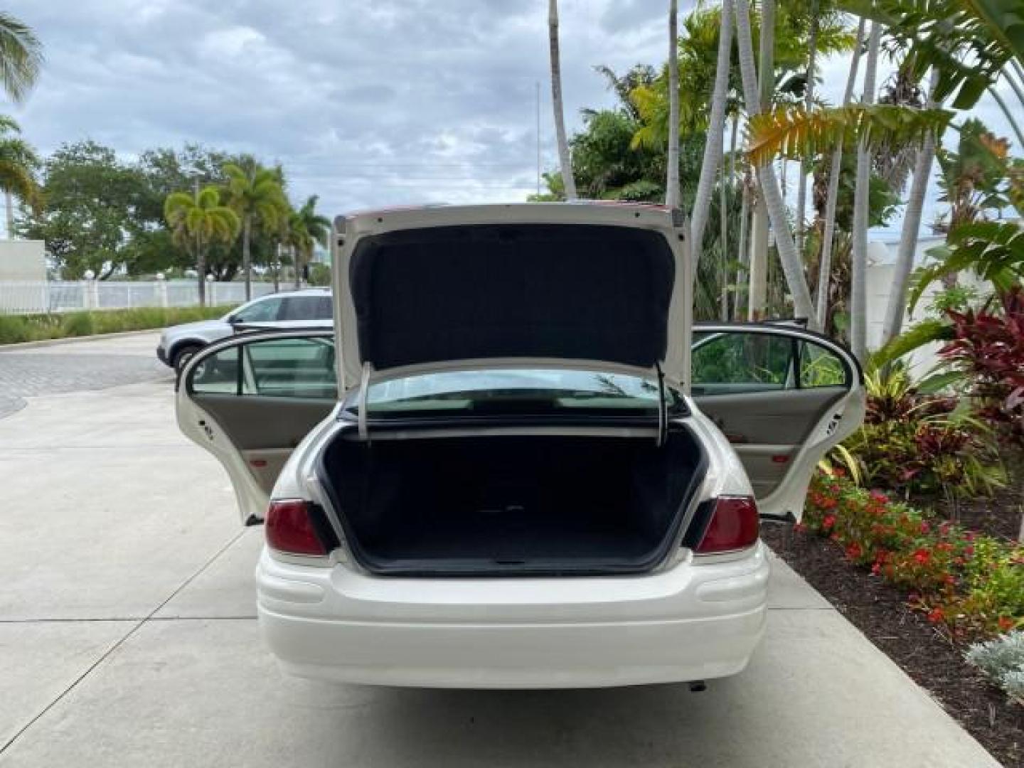 2003 White /Taupe Buick LeSabre LEATHER LOADED LOW MILES 25,425 (1G4HP52K034) with an 3.8L 3800 V6 SFI Engine engine, Automatic transmission, located at 4701 North Dixie Hwy, Pompano Beach, FL, 33064, (954) 422-2889, 26.240938, -80.123474 - OUR WEBPAGE FLORIDACARS1.COM HAS OVER 100 PHOTOS AND FREE CARFAX LINK 2003 Buick Lesabre Custom Sedan 4 DR 3.8L V6 F 12V Gasoline 29 MPG Front Wheel Drive Features ABS Brakes Air Conditioning AM/FM Stereo Automatic Transmission Cassette Player CD Audio Cruise Control Leather Seats Power Locks Power- Photo#14