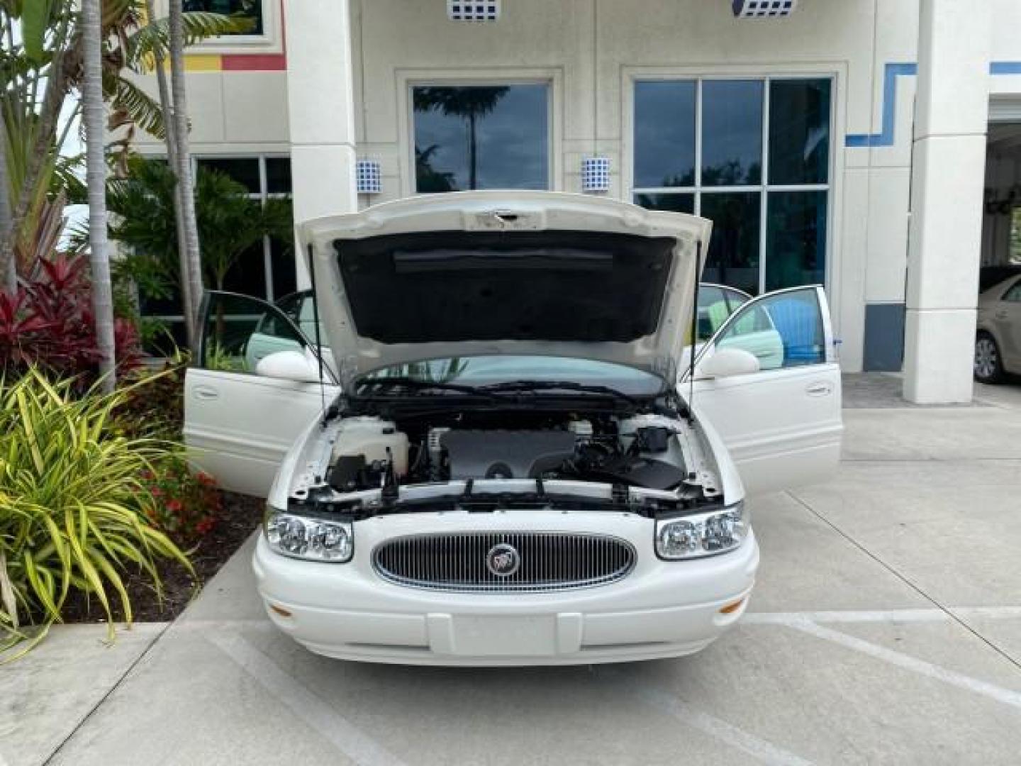 2003 White /Taupe Buick LeSabre LEATHER LOADED LOW MILES 25,425 (1G4HP52K034) with an 3.8L 3800 V6 SFI Engine engine, Automatic transmission, located at 4701 North Dixie Hwy, Pompano Beach, FL, 33064, (954) 422-2889, 26.240938, -80.123474 - OUR WEBPAGE FLORIDACARS1.COM HAS OVER 100 PHOTOS AND FREE CARFAX LINK 2003 Buick Lesabre Custom Sedan 4 DR 3.8L V6 F 12V Gasoline 29 MPG Front Wheel Drive Features ABS Brakes Air Conditioning AM/FM Stereo Automatic Transmission Cassette Player CD Audio Cruise Control Leather Seats Power Locks Power- Photo#15
