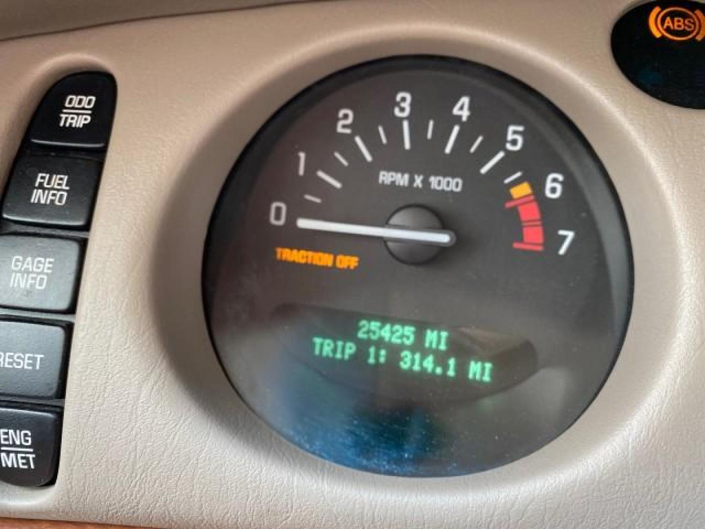 2003 White /Taupe Buick LeSabre LEATHER LOADED LOW MILES 25,425 (1G4HP52K034) with an 3.8L 3800 V6 SFI Engine engine, Automatic transmission, located at 4701 North Dixie Hwy, Pompano Beach, FL, 33064, (954) 422-2889, 26.240938, -80.123474 - OUR WEBPAGE FLORIDACARS1.COM HAS OVER 100 PHOTOS AND FREE CARFAX LINK 2003 Buick Lesabre Custom Sedan 4 DR 3.8L V6 F 12V Gasoline 29 MPG Front Wheel Drive Features ABS Brakes Air Conditioning AM/FM Stereo Automatic Transmission Cassette Player CD Audio Cruise Control Leather Seats Power Locks Power- Photo#17