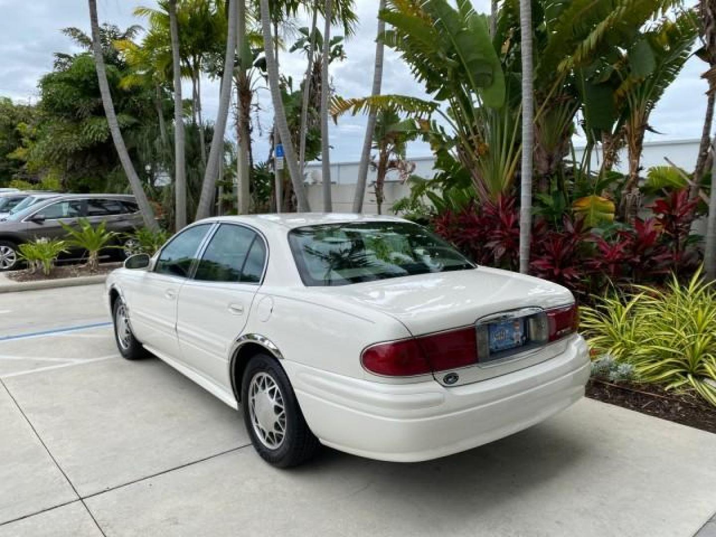 2003 White /Taupe Buick LeSabre LEATHER LOADED LOW MILES 25,425 (1G4HP52K034) with an 3.8L 3800 V6 SFI Engine engine, Automatic transmission, located at 4701 North Dixie Hwy, Pompano Beach, FL, 33064, (954) 422-2889, 26.240938, -80.123474 - OUR WEBPAGE FLORIDACARS1.COM HAS OVER 100 PHOTOS AND FREE CARFAX LINK 2003 Buick Lesabre Custom Sedan 4 DR 3.8L V6 F 12V Gasoline 29 MPG Front Wheel Drive Features ABS Brakes Air Conditioning AM/FM Stereo Automatic Transmission Cassette Player CD Audio Cruise Control Leather Seats Power Locks Power- Photo#31
