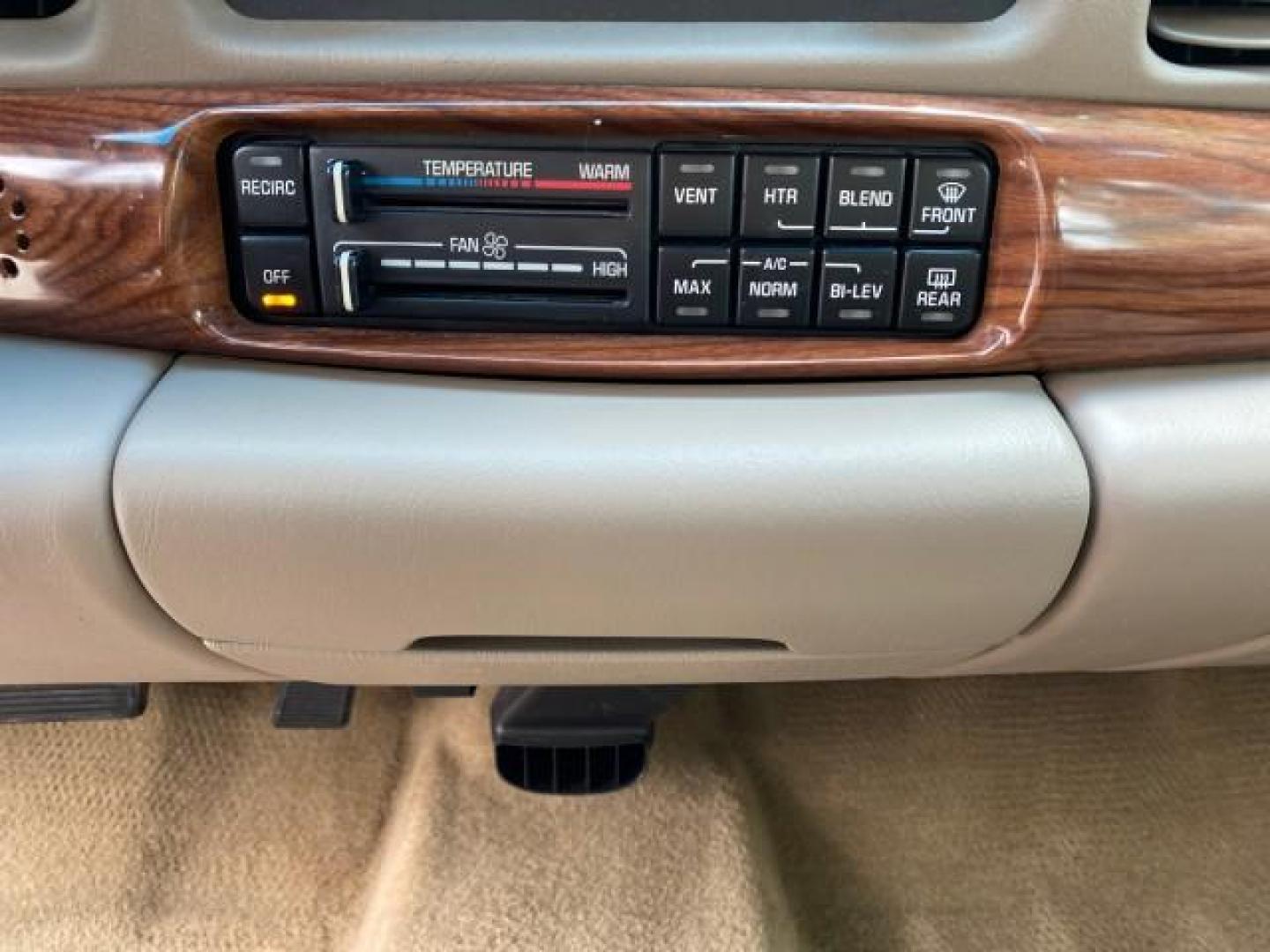 2003 White /Taupe Buick LeSabre LEATHER LOADED LOW MILES 25,425 (1G4HP52K034) with an 3.8L 3800 V6 SFI Engine engine, Automatic transmission, located at 4701 North Dixie Hwy, Pompano Beach, FL, 33064, (954) 422-2889, 26.240938, -80.123474 - OUR WEBPAGE FLORIDACARS1.COM HAS OVER 100 PHOTOS AND FREE CARFAX LINK 2003 Buick Lesabre Custom Sedan 4 DR 3.8L V6 F 12V Gasoline 29 MPG Front Wheel Drive Features ABS Brakes Air Conditioning AM/FM Stereo Automatic Transmission Cassette Player CD Audio Cruise Control Leather Seats Power Locks Power- Photo#60