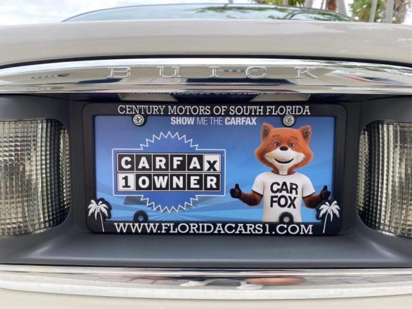 2003 White /Taupe Buick LeSabre LEATHER LOADED LOW MILES 25,425 (1G4HP52K034) with an 3.8L 3800 V6 SFI Engine engine, Automatic transmission, located at 4701 North Dixie Hwy, Pompano Beach, FL, 33064, (954) 422-2889, 26.240938, -80.123474 - OUR WEBPAGE FLORIDACARS1.COM HAS OVER 100 PHOTOS AND FREE CARFAX LINK 2003 Buick Lesabre Custom Sedan 4 DR 3.8L V6 F 12V Gasoline 29 MPG Front Wheel Drive Features ABS Brakes Air Conditioning AM/FM Stereo Automatic Transmission Cassette Player CD Audio Cruise Control Leather Seats Power Locks Power- Photo#86