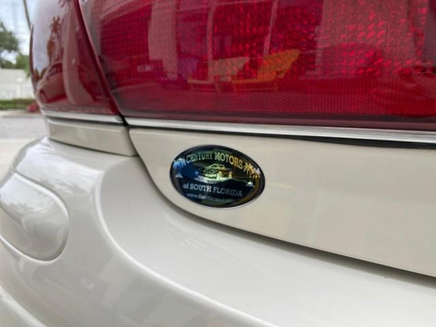 2003 White /Taupe Buick LeSabre LEATHER LOADED LOW MILES 25,425 (1G4HP52K034) with an 3.8L 3800 V6 SFI Engine engine, Automatic transmission, located at 4701 North Dixie Hwy, Pompano Beach, FL, 33064, (954) 422-2889, 26.240938, -80.123474 - OUR WEBPAGE FLORIDACARS1.COM HAS OVER 100 PHOTOS AND FREE CARFAX LINK 2003 Buick Lesabre Custom Sedan 4 DR 3.8L V6 F 12V Gasoline 29 MPG Front Wheel Drive Features ABS Brakes Air Conditioning AM/FM Stereo Automatic Transmission Cassette Player CD Audio Cruise Control Leather Seats Power Locks Power- Photo#87