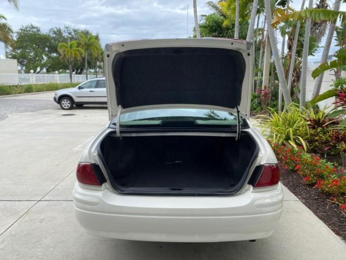 2003 White /Taupe Buick LeSabre LEATHER LOADED LOW MILES 25,425 (1G4HP52K034) with an 3.8L 3800 V6 SFI Engine engine, Automatic transmission, located at 4701 North Dixie Hwy, Pompano Beach, FL, 33064, (954) 422-2889, 26.240938, -80.123474 - OUR WEBPAGE FLORIDACARS1.COM HAS OVER 100 PHOTOS AND FREE CARFAX LINK 2003 Buick Lesabre Custom Sedan 4 DR 3.8L V6 F 12V Gasoline 29 MPG Front Wheel Drive Features ABS Brakes Air Conditioning AM/FM Stereo Automatic Transmission Cassette Player CD Audio Cruise Control Leather Seats Power Locks Power- Photo#89