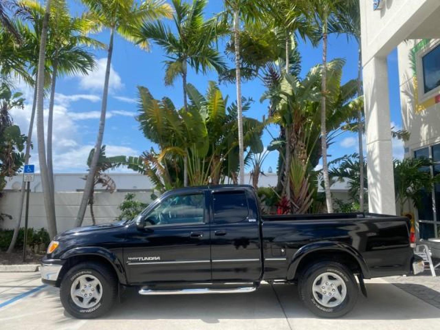 2002 Black /Oak Toyota Tundra ACCESS SR5 LEATHER LOW MILES 90,481 (5TBRN34102S) with an 3.4L DOHC EFI 24-Valve V6 Engine engine, Automatic transmission, located at 4701 North Dixie Hwy, Pompano Beach, FL, 33064, (954) 422-2889, 26.240938, -80.123474 - OUR WEBPAGE FLORIDACARS1.COM HAS OVER 100 PHOTOS AND FREE CARFAX LINK 2002 Toyota Tundra SR5 4 Door Extended Cab Pickup 3.4L V6 F DOHC 24V Gasoline 20 MPG Rear Wheel Drive Features ABS Brakes Air Conditioning Alloy Wheels AM/FM Stereo Automatic Transmission Bed Liner CD Audio Cruise Control Leather- Photo#4