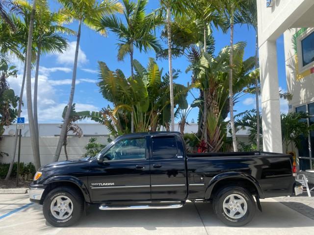 2002 Black /Oak Toyota Tundra ACCESS SR5 LEATHER LOW MILES 90,481 (5TBRN34102S) with an 3.4L DOHC EFI 24-Valve V6 Engine engine, Automatic transmission, located at 4701 North Dixie Hwy, Pompano Beach, FL, 33064, (954) 422-2889, 26.240938, -80.123474 - OUR WEBPAGE FLORIDACARS1.COM HAS OVER 100 PHOTOS AND FREE CARFAX LINK 2002 Toyota Tundra SR5 4 Door Extended Cab Pickup 3.4L V6 F DOHC 24V Gasoline 20 MPG Rear Wheel Drive Features ABS Brakes Air Conditioning Alloy Wheels AM/FM Stereo Automatic Transmission Bed Liner CD Audio Cruise Control Leather - Photo#4