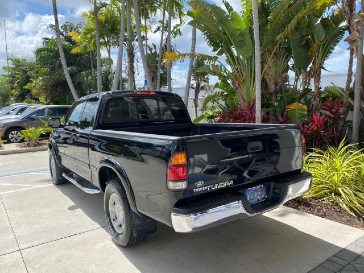 2002 Black /Oak Toyota Tundra ACCESS SR5 LEATHER LOW MILES 90,481 (5TBRN34102S) with an 3.4L DOHC EFI 24-Valve V6 Engine engine, Automatic transmission, located at 4701 North Dixie Hwy, Pompano Beach, FL, 33064, (954) 422-2889, 26.240938, -80.123474 - OUR WEBPAGE FLORIDACARS1.COM HAS OVER 100 PHOTOS AND FREE CARFAX LINK 2002 Toyota Tundra SR5 4 Door Extended Cab Pickup 3.4L V6 F DOHC 24V Gasoline 20 MPG Rear Wheel Drive Features ABS Brakes Air Conditioning Alloy Wheels AM/FM Stereo Automatic Transmission Bed Liner CD Audio Cruise Control Leather- Photo#5