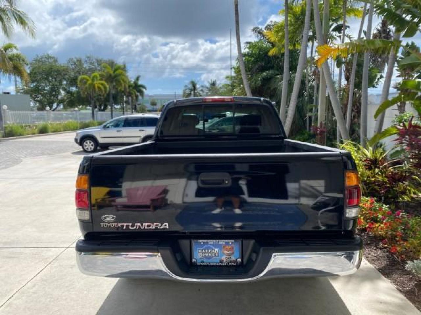 2002 Black /Oak Toyota Tundra ACCESS SR5 LEATHER LOW MILES 90,481 (5TBRN34102S) with an 3.4L DOHC EFI 24-Valve V6 Engine engine, Automatic transmission, located at 4701 North Dixie Hwy, Pompano Beach, FL, 33064, (954) 422-2889, 26.240938, -80.123474 - OUR WEBPAGE FLORIDACARS1.COM HAS OVER 100 PHOTOS AND FREE CARFAX LINK 2002 Toyota Tundra SR5 4 Door Extended Cab Pickup 3.4L V6 F DOHC 24V Gasoline 20 MPG Rear Wheel Drive Features ABS Brakes Air Conditioning Alloy Wheels AM/FM Stereo Automatic Transmission Bed Liner CD Audio Cruise Control Leather- Photo#6