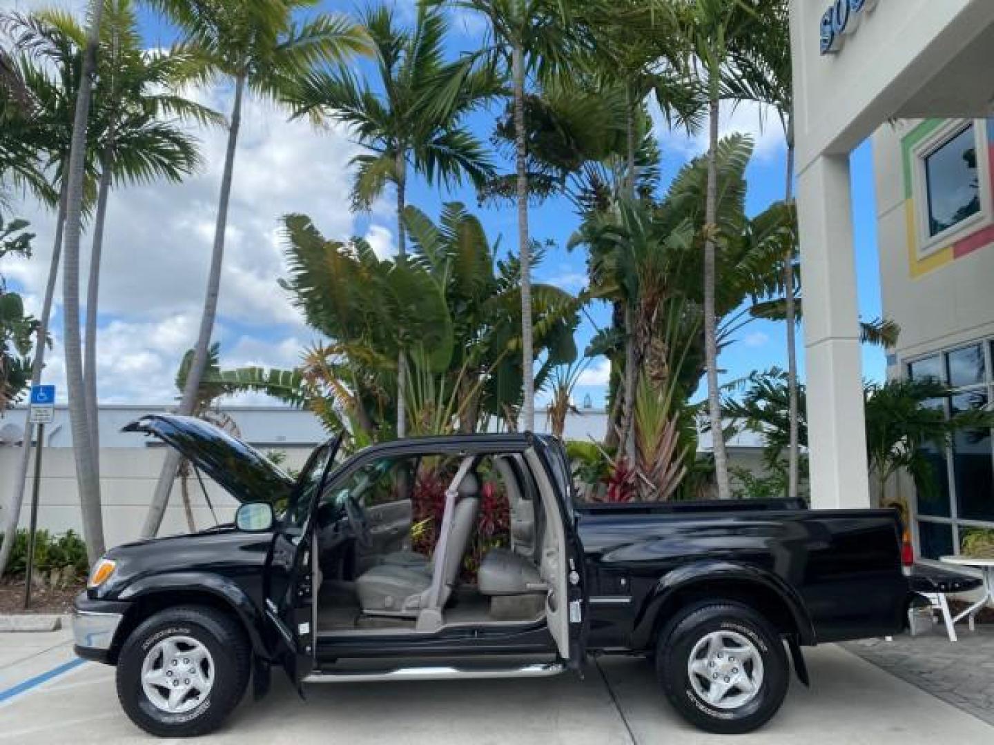 2002 Black /Oak Toyota Tundra ACCESS SR5 LEATHER LOW MILES 90,481 (5TBRN34102S) with an 3.4L DOHC EFI 24-Valve V6 Engine engine, Automatic transmission, located at 4701 North Dixie Hwy, Pompano Beach, FL, 33064, (954) 422-2889, 26.240938, -80.123474 - OUR WEBPAGE FLORIDACARS1.COM HAS OVER 100 PHOTOS AND FREE CARFAX LINK 2002 Toyota Tundra SR5 4 Door Extended Cab Pickup 3.4L V6 F DOHC 24V Gasoline 20 MPG Rear Wheel Drive Features ABS Brakes Air Conditioning Alloy Wheels AM/FM Stereo Automatic Transmission Bed Liner CD Audio Cruise Control Leather- Photo#8