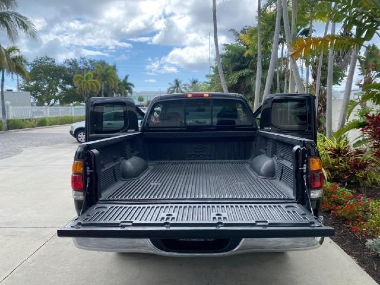 2002 Black /Oak Toyota Tundra ACCESS SR5 LEATHER LOW MILES 90,481 (5TBRN34102S) with an 3.4L DOHC EFI 24-Valve V6 Engine engine, Automatic transmission, located at 4701 North Dixie Hwy, Pompano Beach, FL, 33064, (954) 422-2889, 26.240938, -80.123474 - OUR WEBPAGE FLORIDACARS1.COM HAS OVER 100 PHOTOS AND FREE CARFAX LINK 2002 Toyota Tundra SR5 4 Door Extended Cab Pickup 3.4L V6 F DOHC 24V Gasoline 20 MPG Rear Wheel Drive Features ABS Brakes Air Conditioning Alloy Wheels AM/FM Stereo Automatic Transmission Bed Liner CD Audio Cruise Control Leather- Photo#15