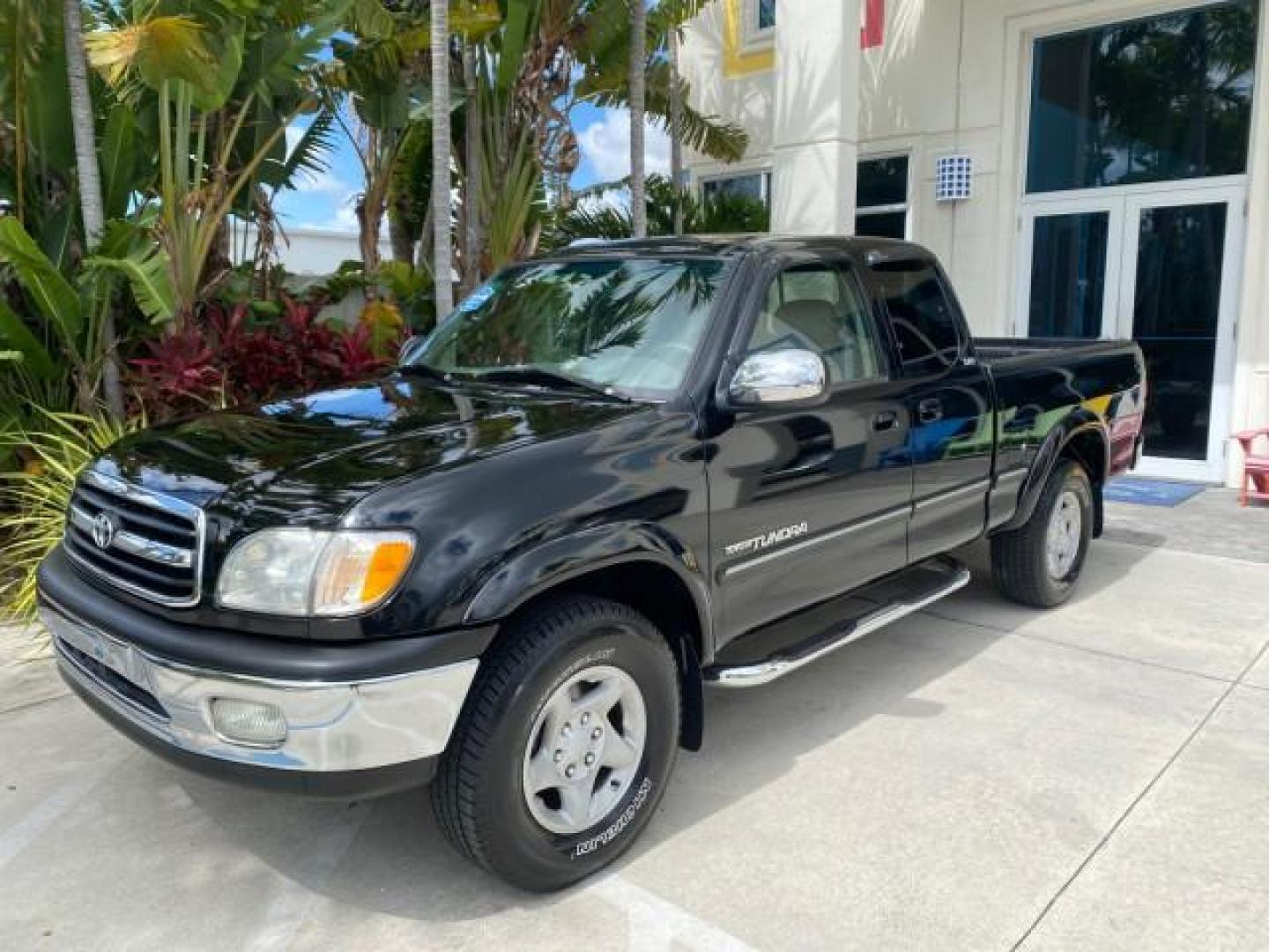 2002 Black /Oak Toyota Tundra ACCESS SR5 LEATHER LOW MILES 90,481 (5TBRN34102S) with an 3.4L DOHC EFI 24-Valve V6 Engine engine, Automatic transmission, located at 4701 North Dixie Hwy, Pompano Beach, FL, 33064, (954) 422-2889, 26.240938, -80.123474 - OUR WEBPAGE FLORIDACARS1.COM HAS OVER 100 PHOTOS AND FREE CARFAX LINK 2002 Toyota Tundra SR5 4 Door Extended Cab Pickup 3.4L V6 F DOHC 24V Gasoline 20 MPG Rear Wheel Drive Features ABS Brakes Air Conditioning Alloy Wheels AM/FM Stereo Automatic Transmission Bed Liner CD Audio Cruise Control Leather- Photo#29