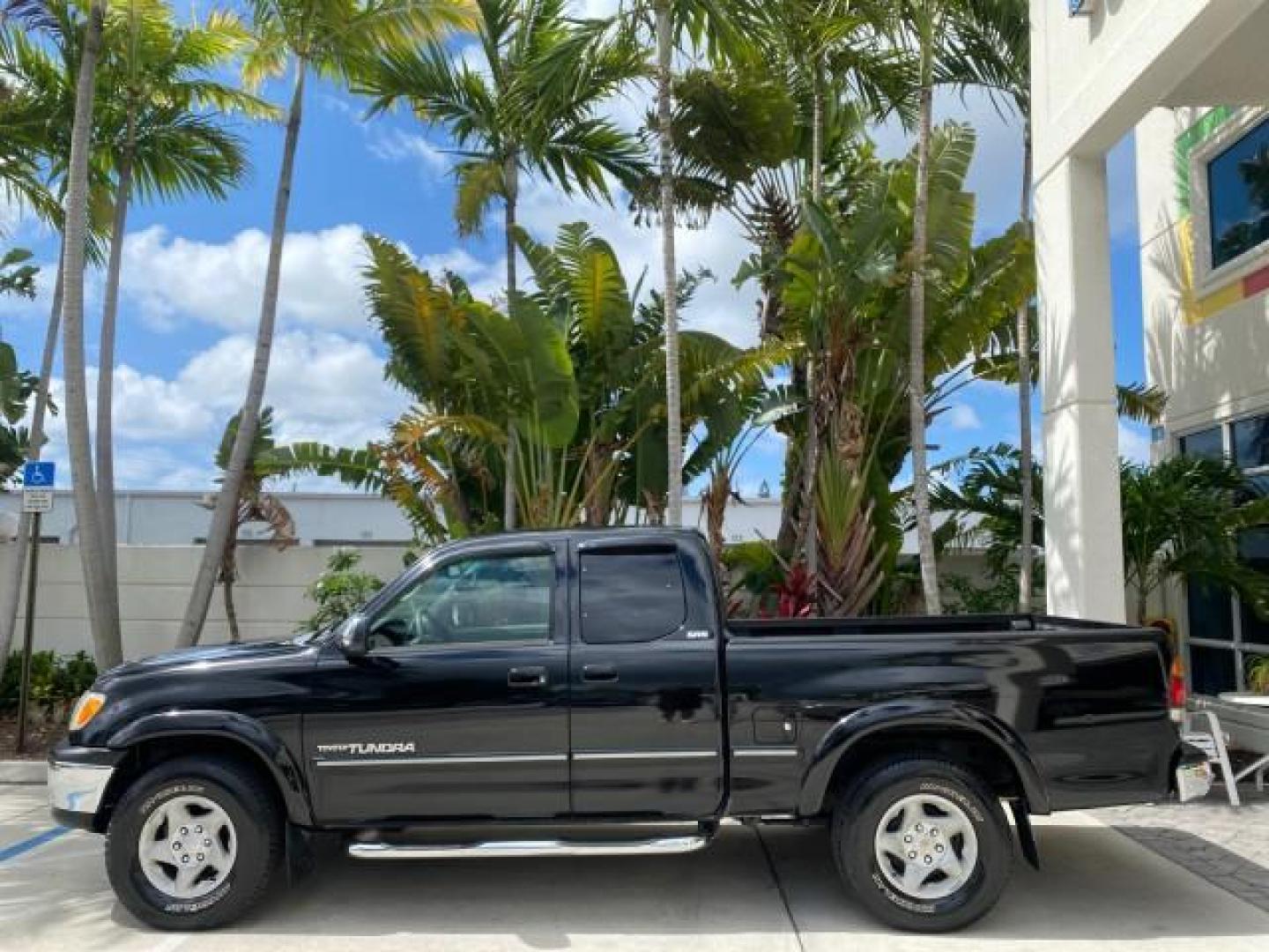 2002 Black /Oak Toyota Tundra ACCESS SR5 LEATHER LOW MILES 90,481 (5TBRN34102S) with an 3.4L DOHC EFI 24-Valve V6 Engine engine, Automatic transmission, located at 4701 North Dixie Hwy, Pompano Beach, FL, 33064, (954) 422-2889, 26.240938, -80.123474 - OUR WEBPAGE FLORIDACARS1.COM HAS OVER 100 PHOTOS AND FREE CARFAX LINK 2002 Toyota Tundra SR5 4 Door Extended Cab Pickup 3.4L V6 F DOHC 24V Gasoline 20 MPG Rear Wheel Drive Features ABS Brakes Air Conditioning Alloy Wheels AM/FM Stereo Automatic Transmission Bed Liner CD Audio Cruise Control Leather- Photo#31