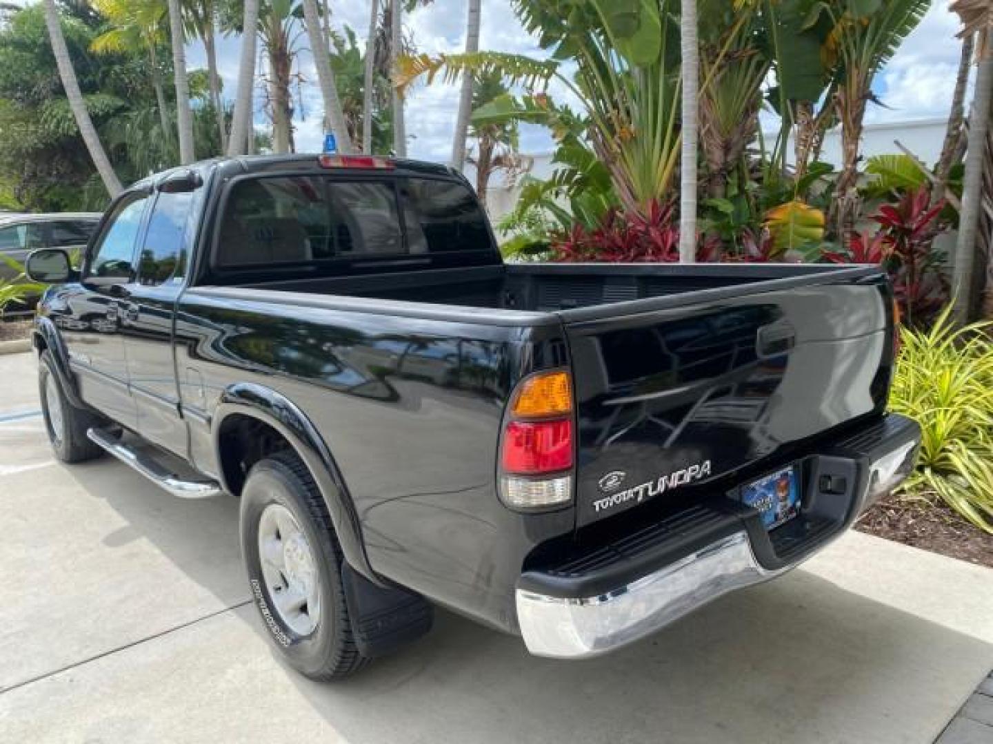 2002 Black /Oak Toyota Tundra ACCESS SR5 LEATHER LOW MILES 90,481 (5TBRN34102S) with an 3.4L DOHC EFI 24-Valve V6 Engine engine, Automatic transmission, located at 4701 North Dixie Hwy, Pompano Beach, FL, 33064, (954) 422-2889, 26.240938, -80.123474 - OUR WEBPAGE FLORIDACARS1.COM HAS OVER 100 PHOTOS AND FREE CARFAX LINK 2002 Toyota Tundra SR5 4 Door Extended Cab Pickup 3.4L V6 F DOHC 24V Gasoline 20 MPG Rear Wheel Drive Features ABS Brakes Air Conditioning Alloy Wheels AM/FM Stereo Automatic Transmission Bed Liner CD Audio Cruise Control Leather- Photo#33