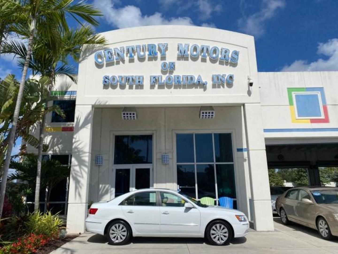 2009 Pearl White /Camel Hyundai Sonata SUNROOF Limited LOW MILES 45,849 (5NPEU46F69H) with an 3.3L DOHC V6 Engine engine, Automatic transmission, located at 4701 North Dixie Hwy, Pompano Beach, FL, 33064, (954) 422-2889, 26.240938, -80.123474 - OUR WEBPAGE FLORIDACARS1.COM HAS OVER 100 PHOTOS AND FREE CARFAX LINK 2009 Hyundai Sonata Limited V6 Sedan 4 DR 3.3L V6 F DOHC 24V Gasoline 19 MPG Front Wheel Drive Features ABS Brakes Air Conditioning Alloy Wheels AM/FM Stereo Automatic Transmission Auxiliary Audio Input CD Audio Cruise Control Fro- Photo#0