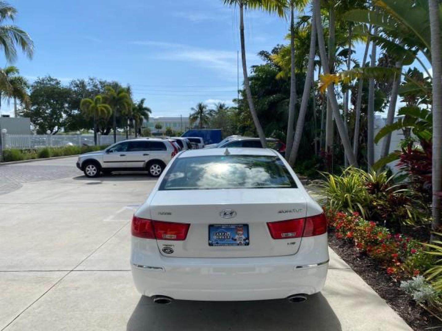 2009 Pearl White /Camel Hyundai Sonata SUNROOF Limited LOW MILES 45,849 (5NPEU46F69H) with an 3.3L DOHC V6 Engine engine, Automatic transmission, located at 4701 North Dixie Hwy, Pompano Beach, FL, 33064, (954) 422-2889, 26.240938, -80.123474 - OUR WEBPAGE FLORIDACARS1.COM HAS OVER 100 PHOTOS AND FREE CARFAX LINK 2009 Hyundai Sonata Limited V6 Sedan 4 DR 3.3L V6 F DOHC 24V Gasoline 19 MPG Front Wheel Drive Features ABS Brakes Air Conditioning Alloy Wheels AM/FM Stereo Automatic Transmission Auxiliary Audio Input CD Audio Cruise Control Fro- Photo#6