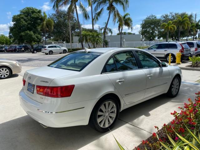 2009 Pearl White /Camel Hyundai Sonata SUNROOF Limited LOW MILES 45,849 (5NPEU46F69H) with an 3.3L DOHC V6 Engine engine, Automatic transmission, located at 4701 North Dixie Hwy, Pompano Beach, FL, 33064, (954) 422-2889, 26.240938, -80.123474 - OUR WEBPAGE FLORIDACARS1.COM HAS OVER 100 PHOTOS AND FREE CARFAX LINK 2009 Hyundai Sonata Limited V6 Sedan 4 DR 3.3L V6 F DOHC 24V Gasoline 19 MPG Front Wheel Drive Features ABS Brakes Air Conditioning Alloy Wheels AM/FM Stereo Automatic Transmission Auxiliary Audio Input CD Audio Cruise Control Fro - Photo#7