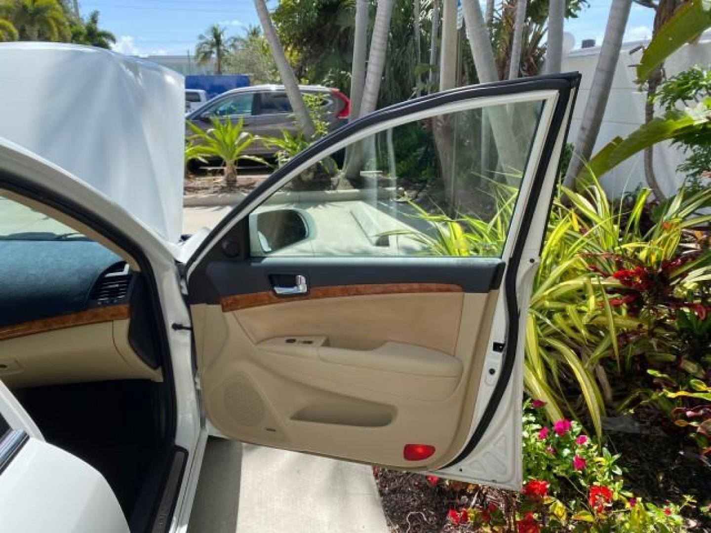 2009 Pearl White /Camel Hyundai Sonata SUNROOF Limited LOW MILES 45,849 (5NPEU46F69H) with an 3.3L DOHC V6 Engine engine, Automatic transmission, located at 4701 North Dixie Hwy, Pompano Beach, FL, 33064, (954) 422-2889, 26.240938, -80.123474 - OUR WEBPAGE FLORIDACARS1.COM HAS OVER 100 PHOTOS AND FREE CARFAX LINK 2009 Hyundai Sonata Limited V6 Sedan 4 DR 3.3L V6 F DOHC 24V Gasoline 19 MPG Front Wheel Drive Features ABS Brakes Air Conditioning Alloy Wheels AM/FM Stereo Automatic Transmission Auxiliary Audio Input CD Audio Cruise Control Fro- Photo#11