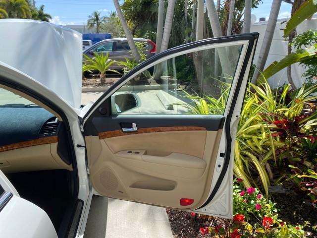 2009 Pearl White /Camel Hyundai Sonata SUNROOF Limited LOW MILES 45,849 (5NPEU46F69H) with an 3.3L DOHC V6 Engine engine, Automatic transmission, located at 4701 North Dixie Hwy, Pompano Beach, FL, 33064, (954) 422-2889, 26.240938, -80.123474 - OUR WEBPAGE FLORIDACARS1.COM HAS OVER 100 PHOTOS AND FREE CARFAX LINK 2009 Hyundai Sonata Limited V6 Sedan 4 DR 3.3L V6 F DOHC 24V Gasoline 19 MPG Front Wheel Drive Features ABS Brakes Air Conditioning Alloy Wheels AM/FM Stereo Automatic Transmission Auxiliary Audio Input CD Audio Cruise Control Fro - Photo#11