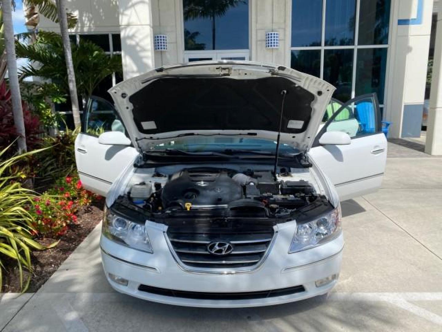 2009 Pearl White /Camel Hyundai Sonata SUNROOF Limited LOW MILES 45,849 (5NPEU46F69H) with an 3.3L DOHC V6 Engine engine, Automatic transmission, located at 4701 North Dixie Hwy, Pompano Beach, FL, 33064, (954) 422-2889, 26.240938, -80.123474 - OUR WEBPAGE FLORIDACARS1.COM HAS OVER 100 PHOTOS AND FREE CARFAX LINK 2009 Hyundai Sonata Limited V6 Sedan 4 DR 3.3L V6 F DOHC 24V Gasoline 19 MPG Front Wheel Drive Features ABS Brakes Air Conditioning Alloy Wheels AM/FM Stereo Automatic Transmission Auxiliary Audio Input CD Audio Cruise Control Fro- Photo#17