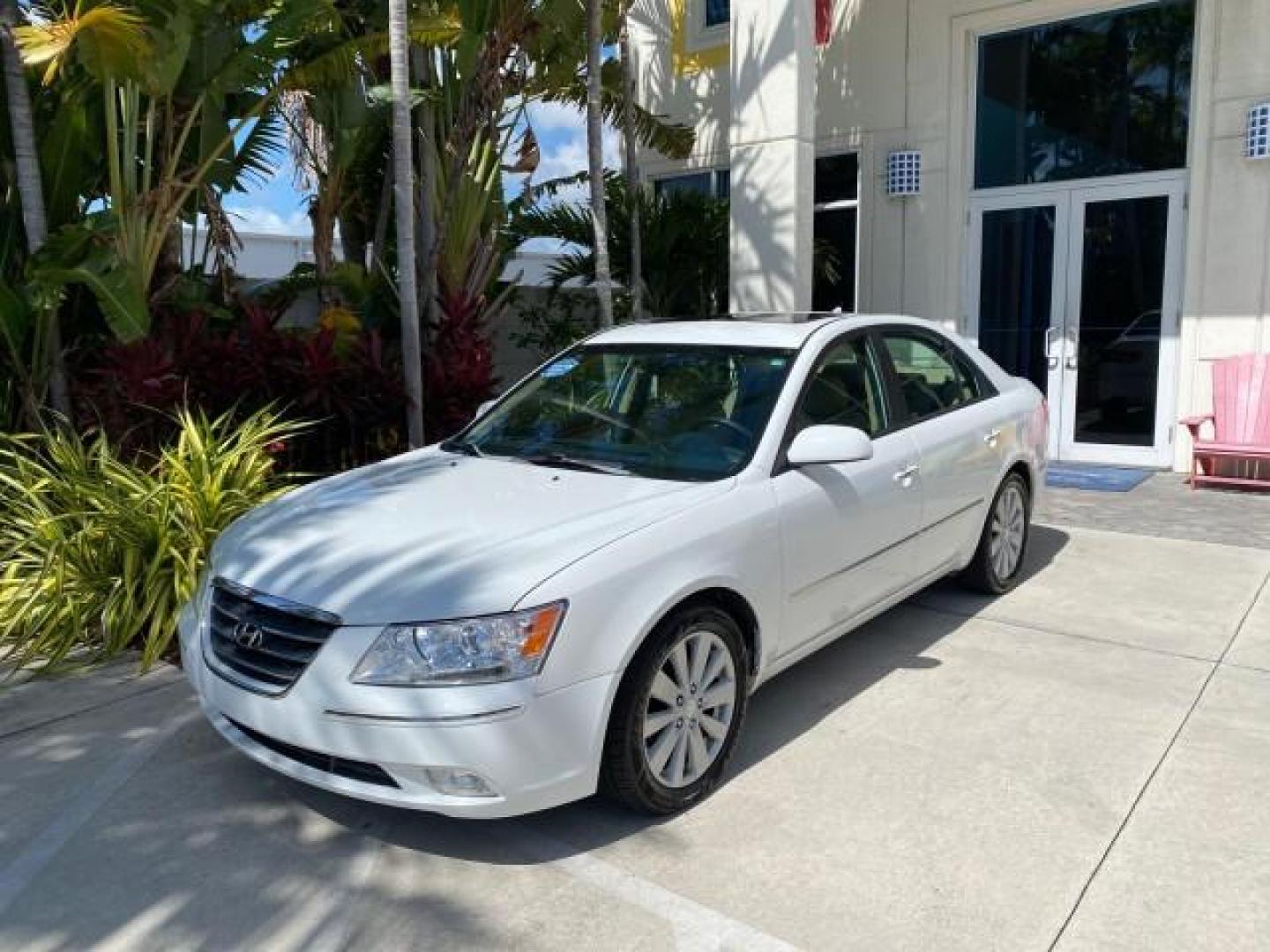 2009 Pearl White /Camel Hyundai Sonata SUNROOF Limited LOW MILES 45,849 (5NPEU46F69H) with an 3.3L DOHC V6 Engine engine, Automatic transmission, located at 4701 North Dixie Hwy, Pompano Beach, FL, 33064, (954) 422-2889, 26.240938, -80.123474 - OUR WEBPAGE FLORIDACARS1.COM HAS OVER 100 PHOTOS AND FREE CARFAX LINK 2009 Hyundai Sonata Limited V6 Sedan 4 DR 3.3L V6 F DOHC 24V Gasoline 19 MPG Front Wheel Drive Features ABS Brakes Air Conditioning Alloy Wheels AM/FM Stereo Automatic Transmission Auxiliary Audio Input CD Audio Cruise Control Fro- Photo#28