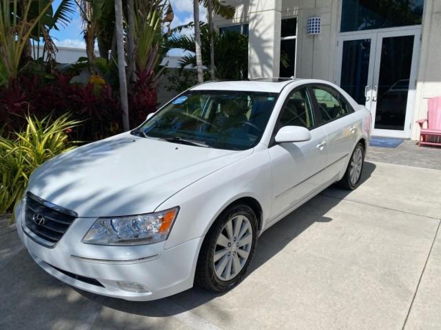 2009 Pearl White /Camel Hyundai Sonata SUNROOF Limited LOW MILES 45,849 (5NPEU46F69H) with an 3.3L DOHC V6 Engine engine, Automatic transmission, located at 4701 North Dixie Hwy, Pompano Beach, FL, 33064, (954) 422-2889, 26.240938, -80.123474 - OUR WEBPAGE FLORIDACARS1.COM HAS OVER 100 PHOTOS AND FREE CARFAX LINK 2009 Hyundai Sonata Limited V6 Sedan 4 DR 3.3L V6 F DOHC 24V Gasoline 19 MPG Front Wheel Drive Features ABS Brakes Air Conditioning Alloy Wheels AM/FM Stereo Automatic Transmission Auxiliary Audio Input CD Audio Cruise Control Fro- Photo#29